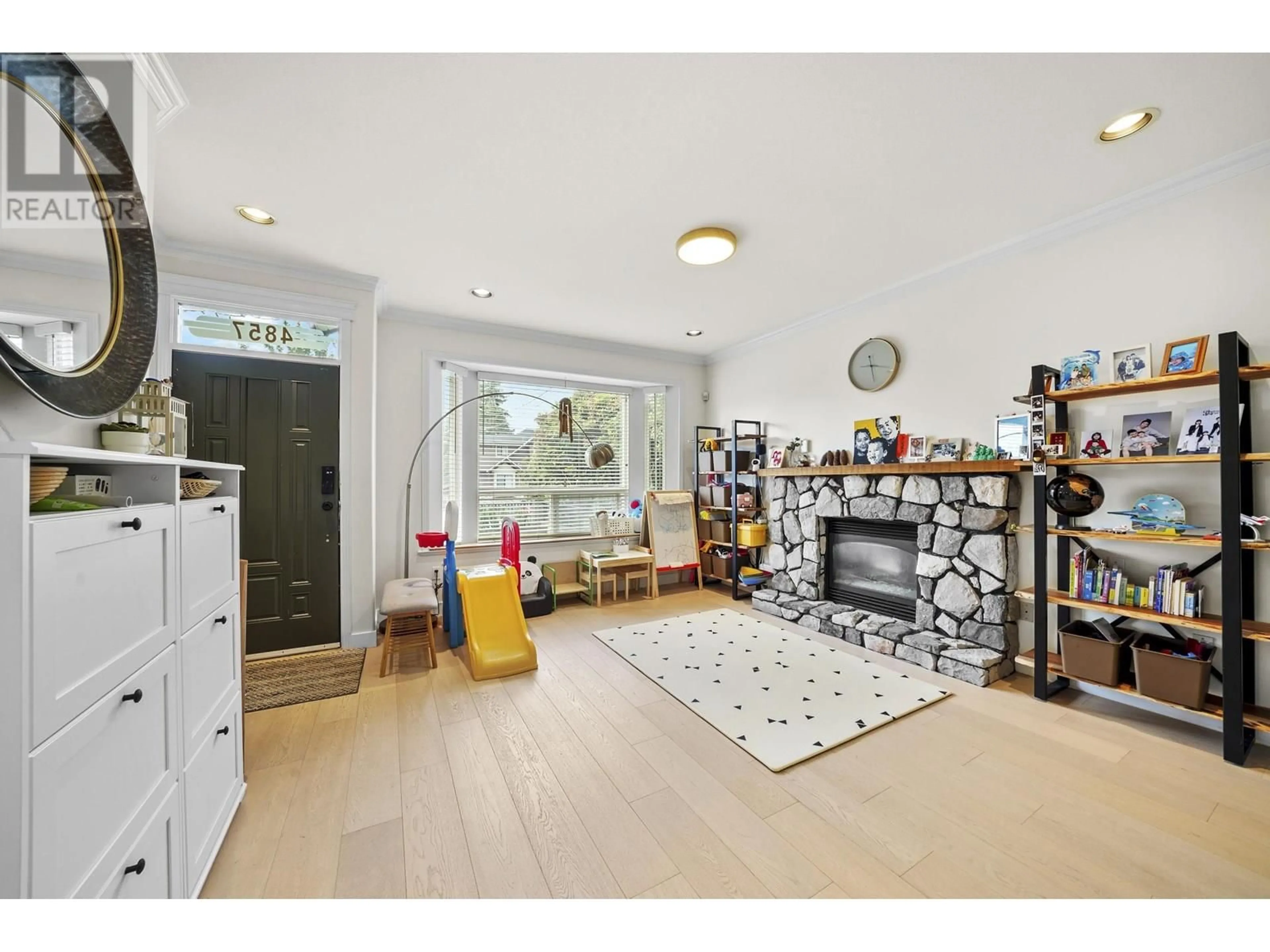 A pic of a room for 4857 VICTORY STREET, Burnaby British Columbia V5J1S5