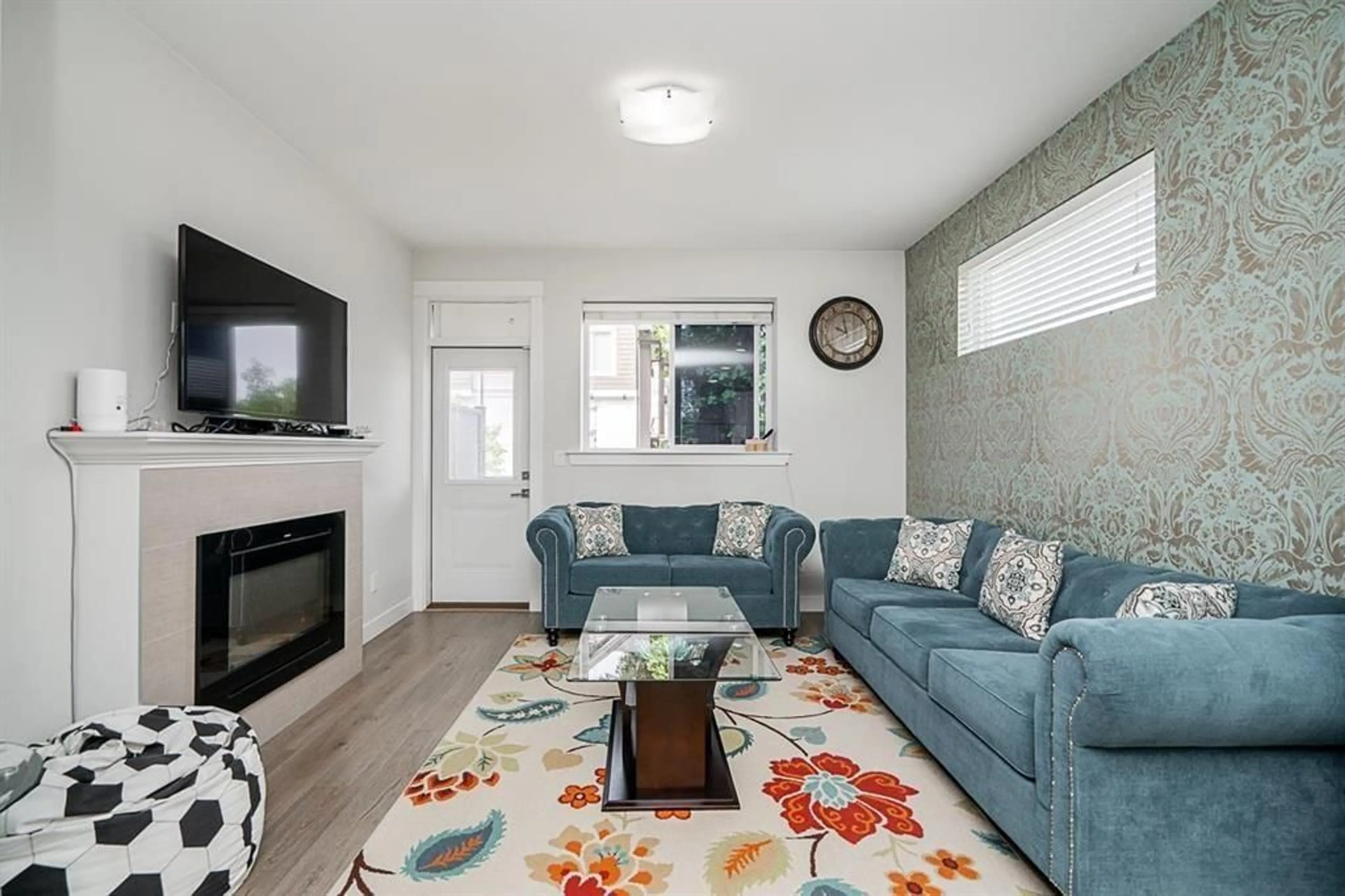 Living room with furniture, unknown for 9 - 6089 144, Surrey British Columbia V3X1A4