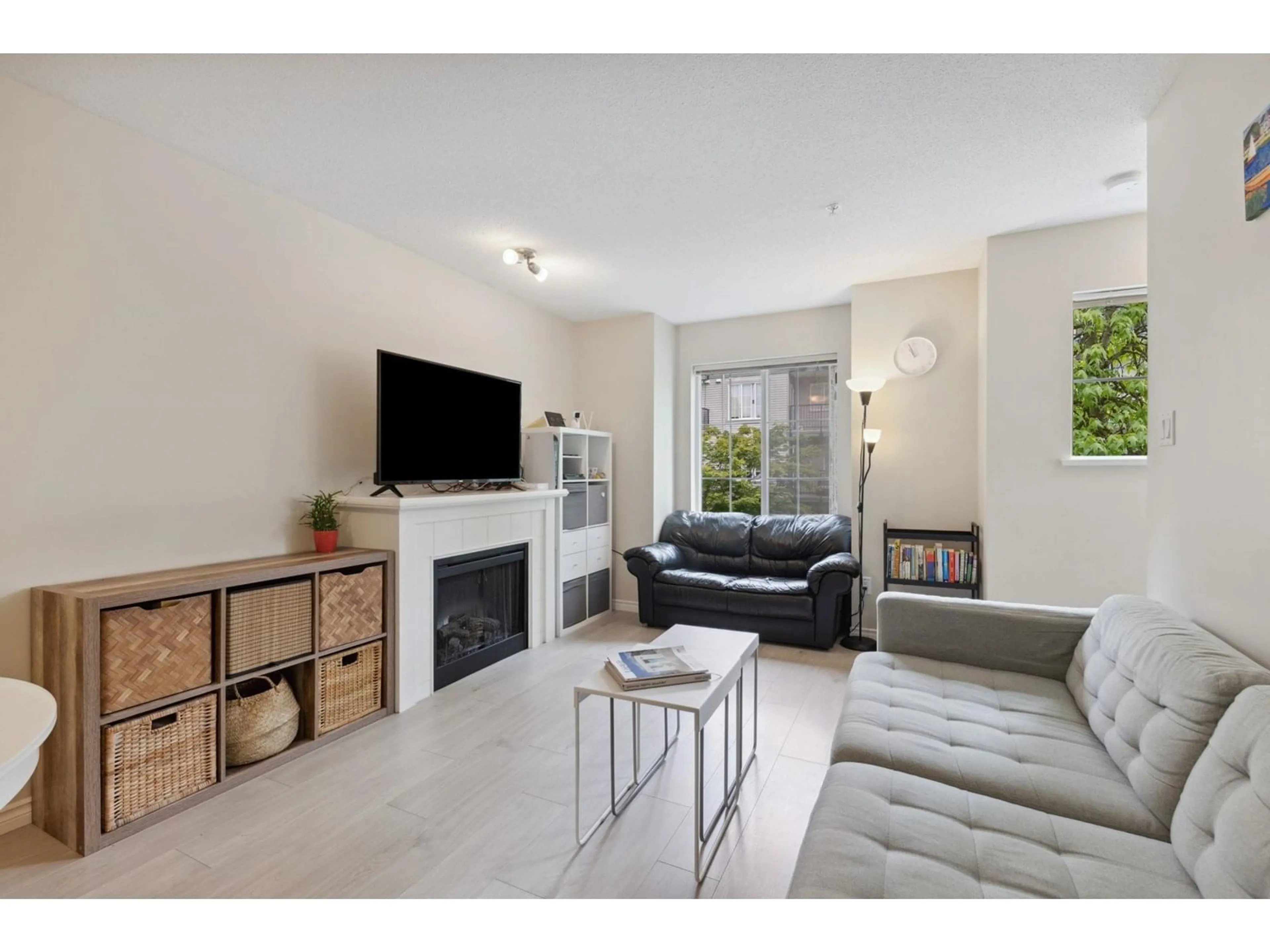 Living room with furniture, unknown for 39 - 14855 100, Surrey British Columbia V3R2W1
