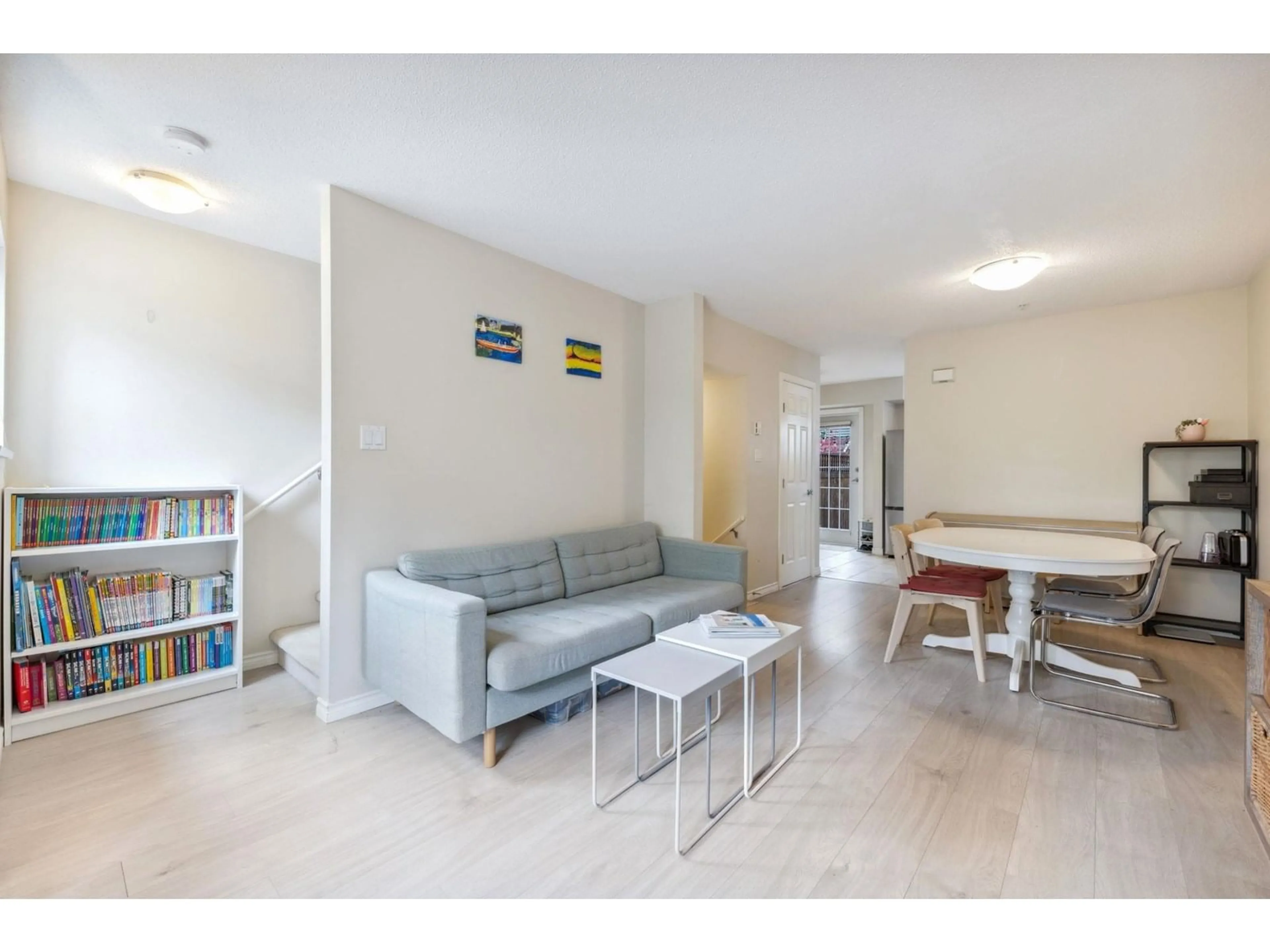 Living room with furniture, unknown for 39 - 14855 100, Surrey British Columbia V3R2W1