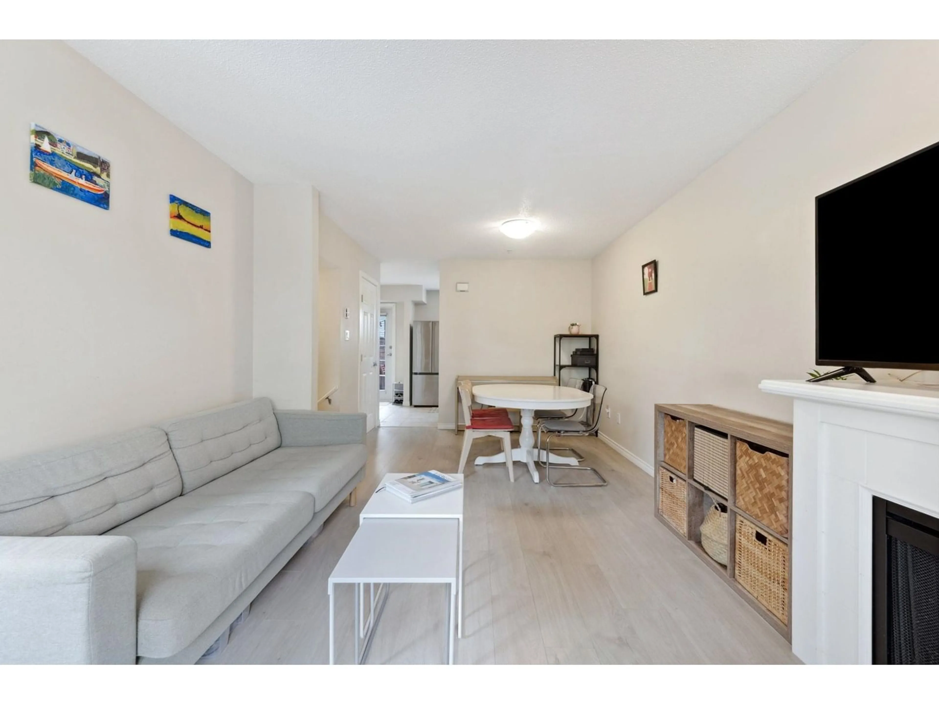Living room with furniture, unknown for 39 - 14855 100, Surrey British Columbia V3R2W1