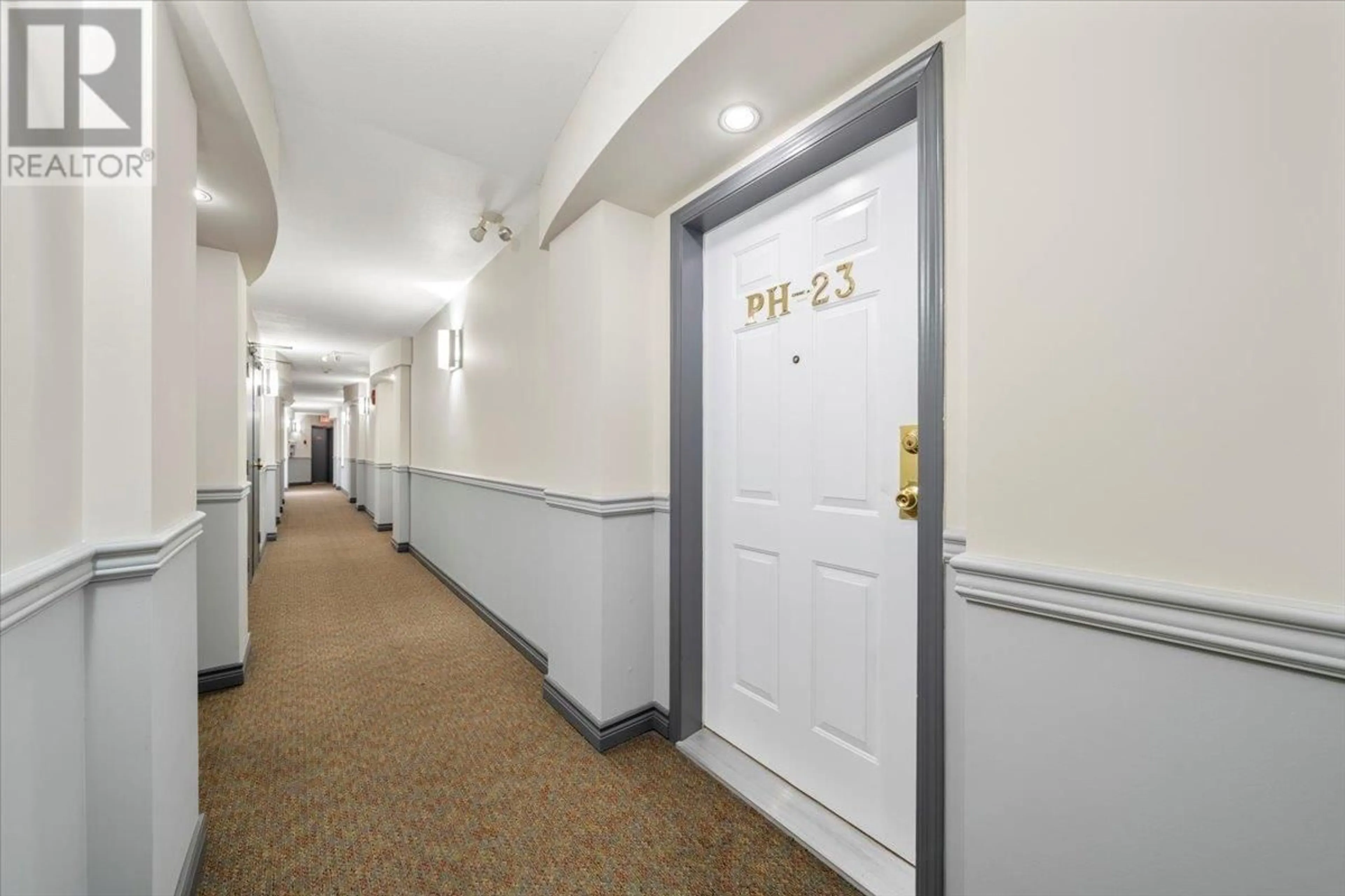 Indoor foyer for PH23 - 760 KINGSWAY, Vancouver British Columbia V5V3C1