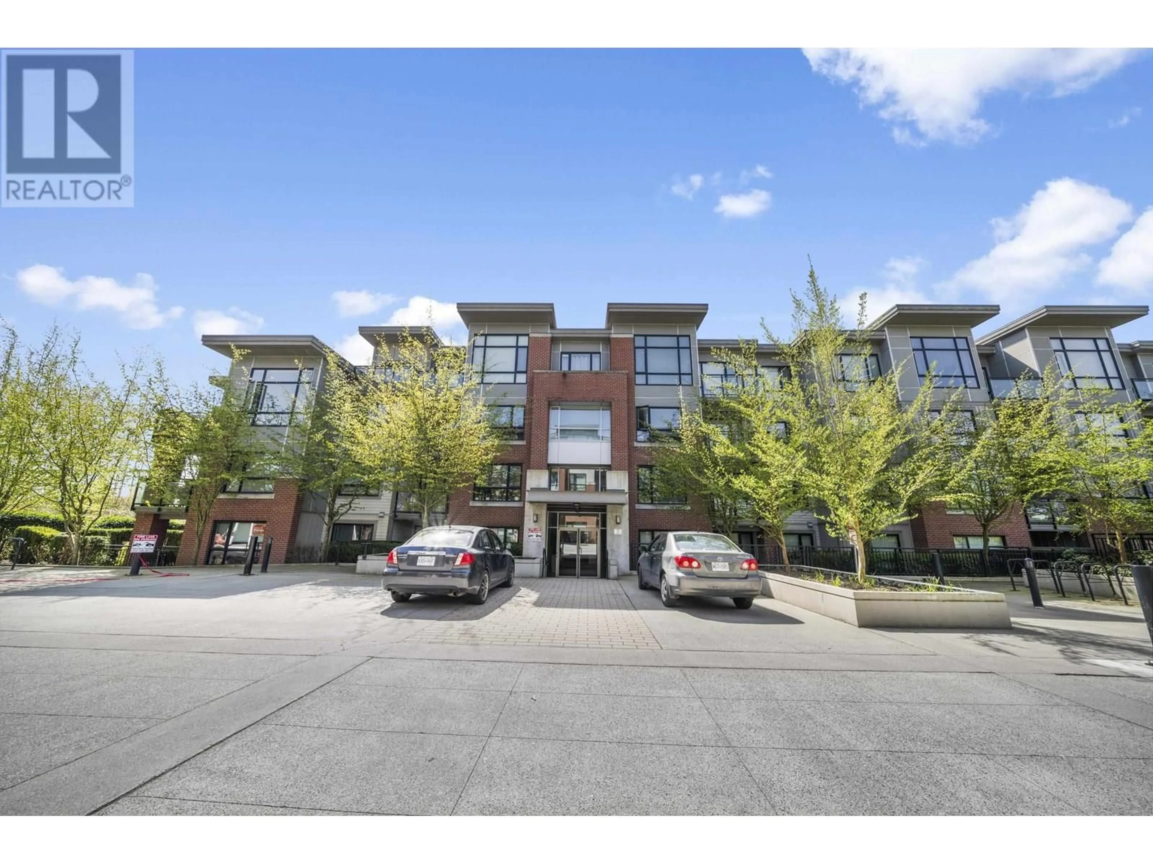 Indoor foyer for 405 - 7058 14TH AVENUE, Burnaby British Columbia V3N0E6