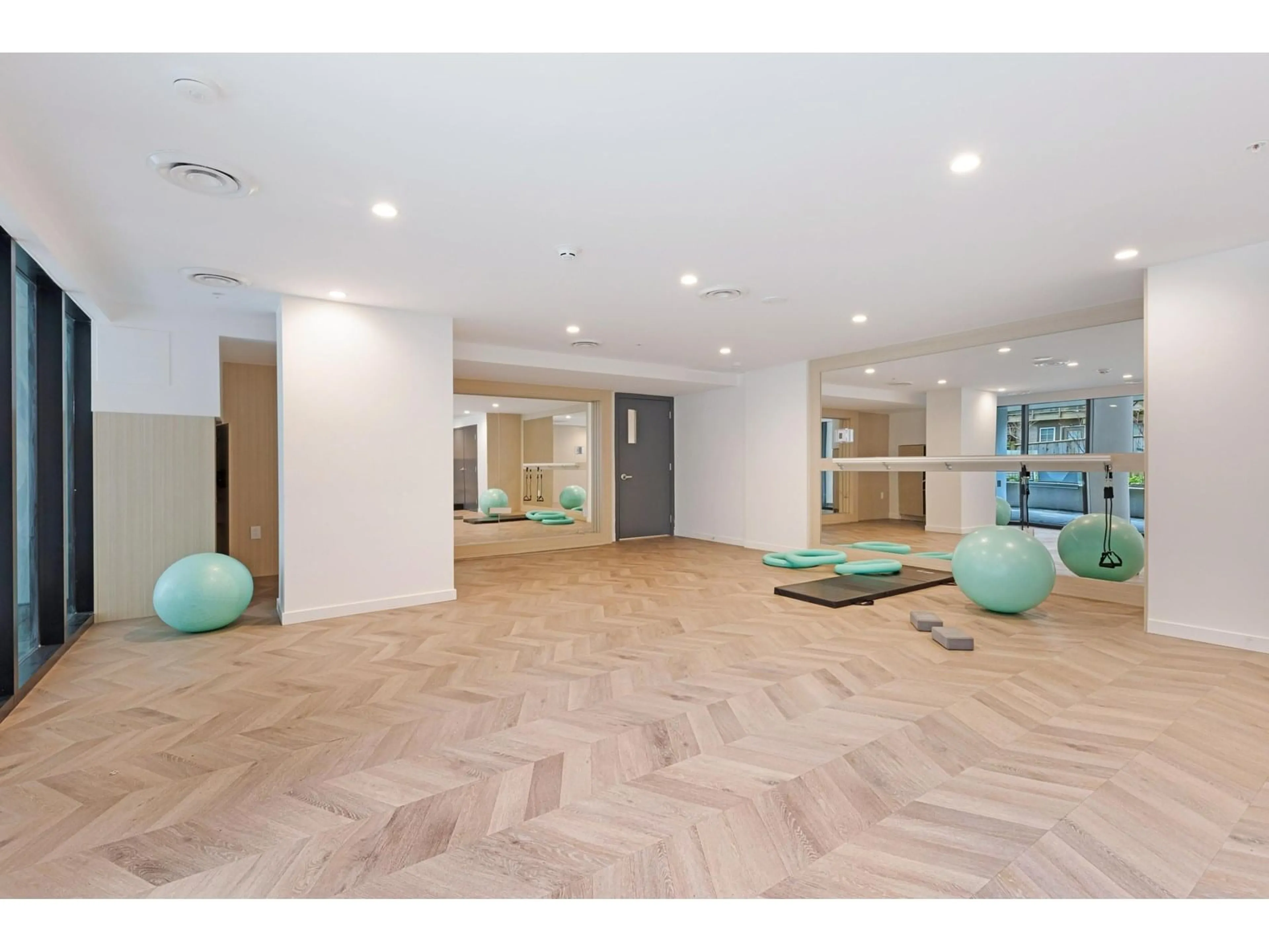 Gym or fitness room for 2604 - 10333 133 STREET, Surrey British Columbia V3R2H4