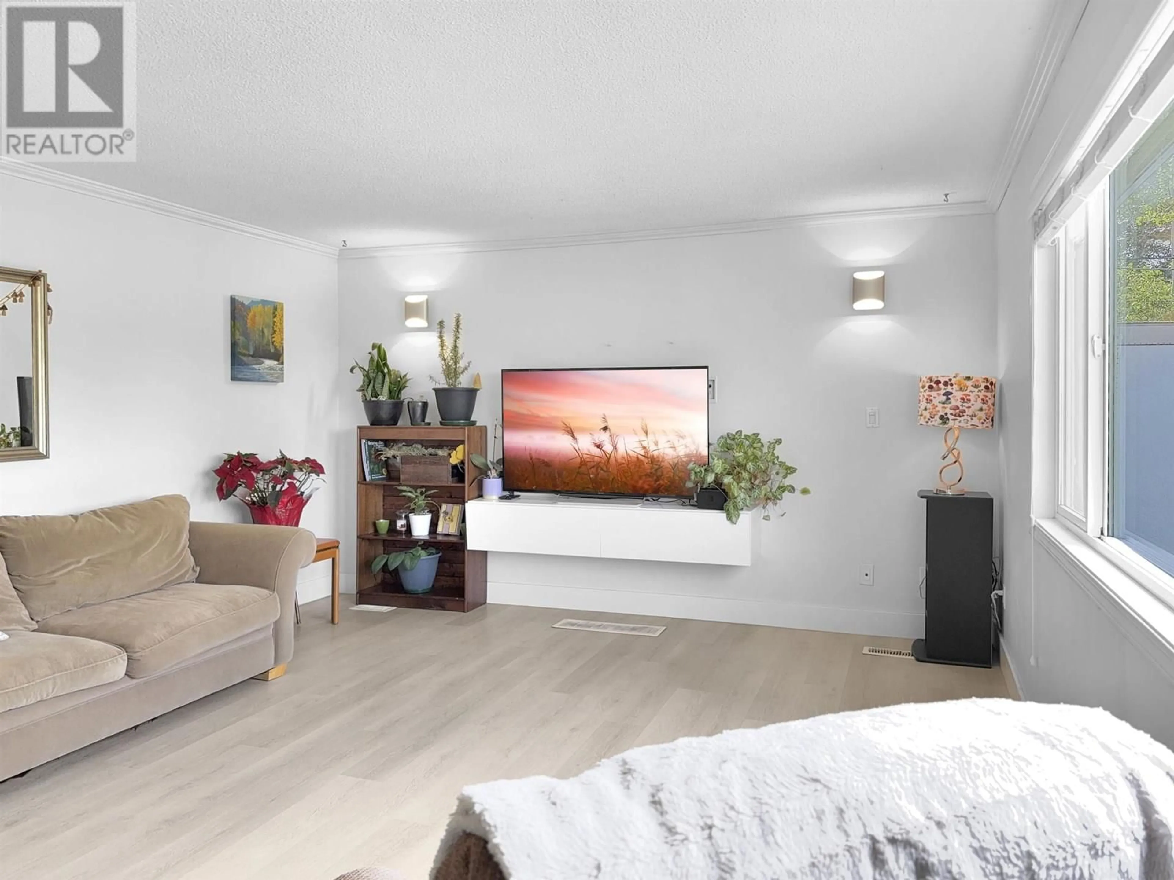Living room with furniture, unknown for 107 CONRAD CRESCENT, Williams Lake British Columbia V2G3M5