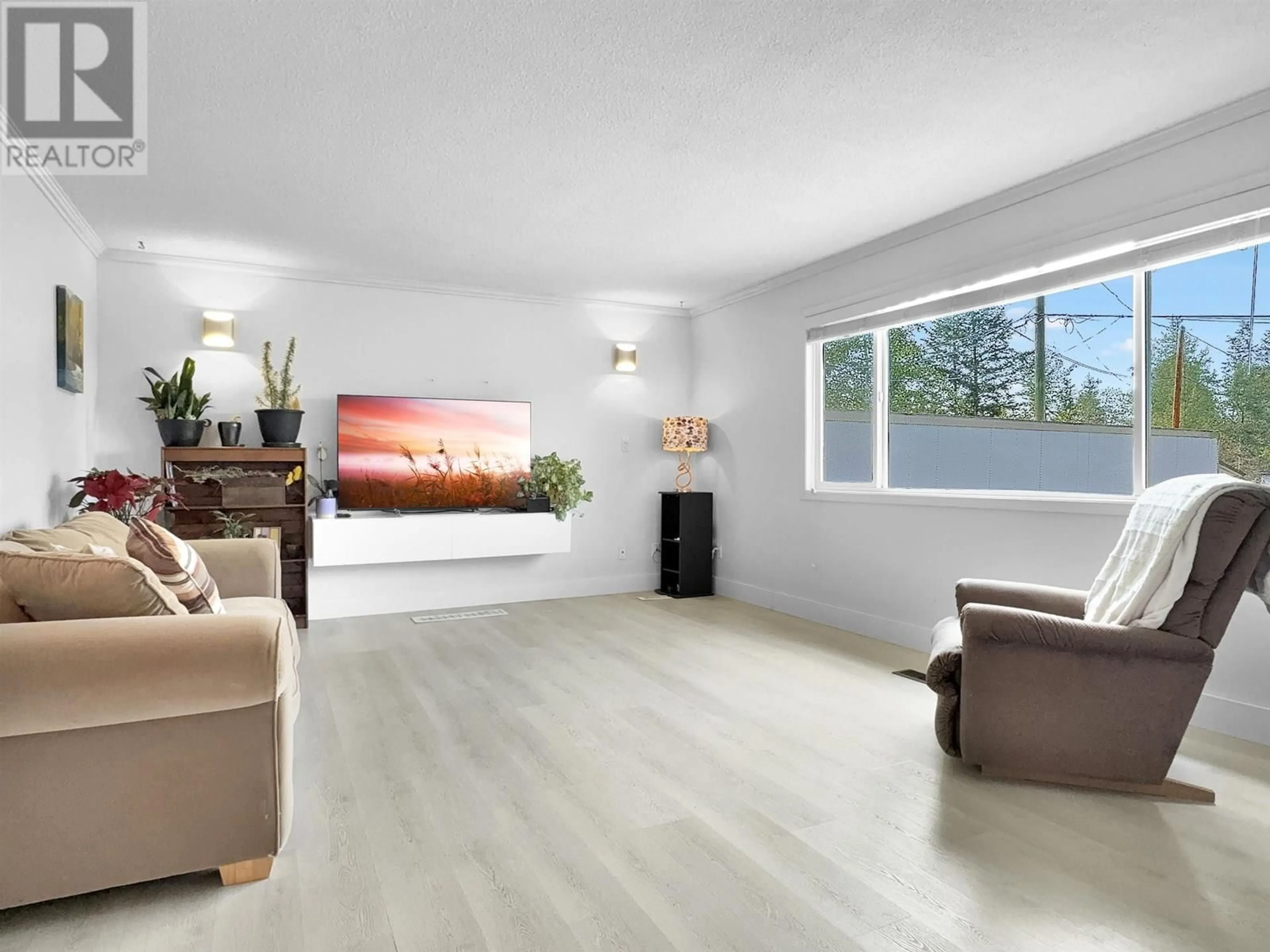 Living room with furniture, unknown for 107 CONRAD CRESCENT, Williams Lake British Columbia V2G3M5