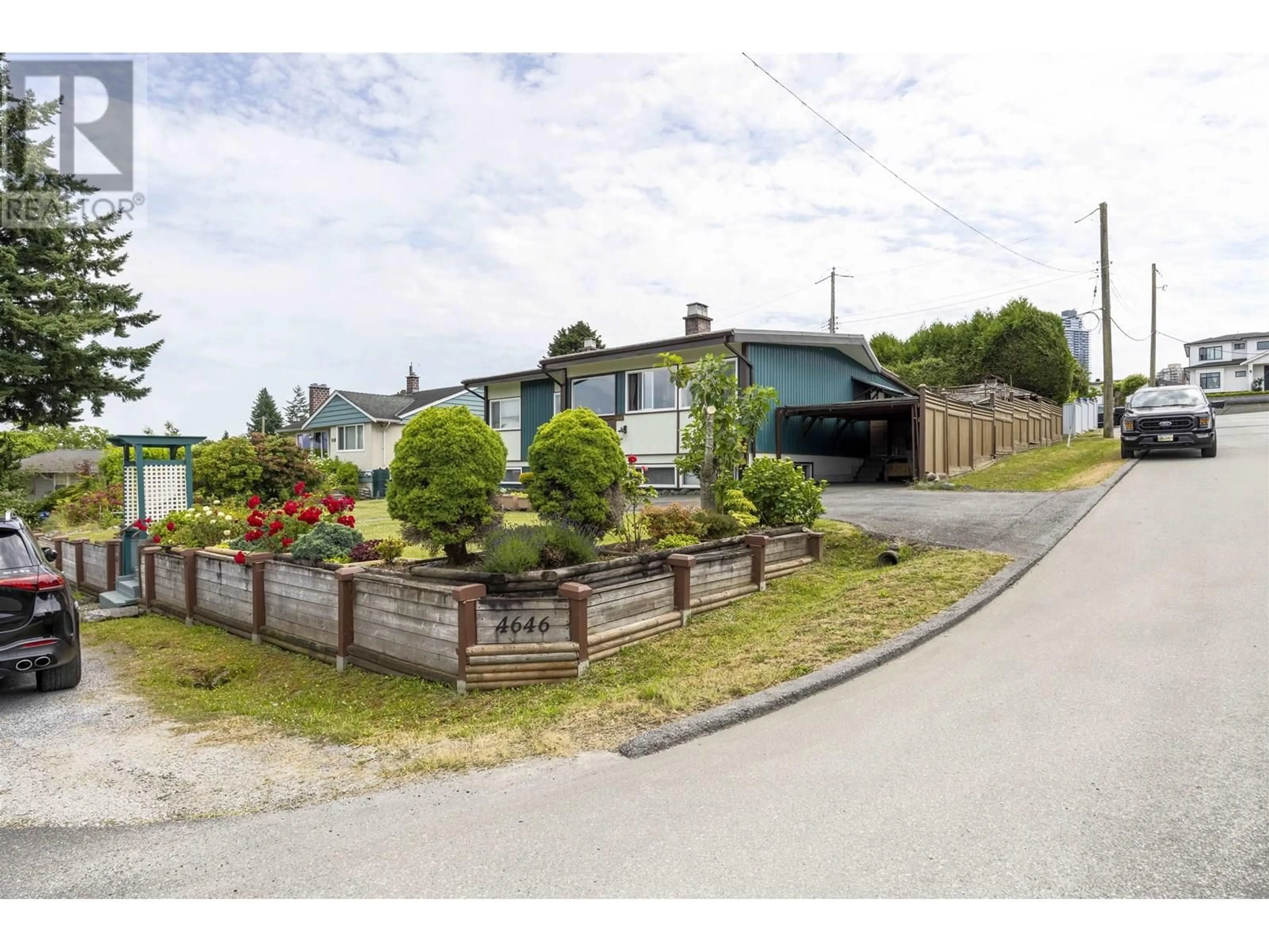 A pic from outside/outdoor area/front of a property/back of a property/a pic from drone, street for 4646 CHARLOTTE COURT, Burnaby British Columbia V5G2R8