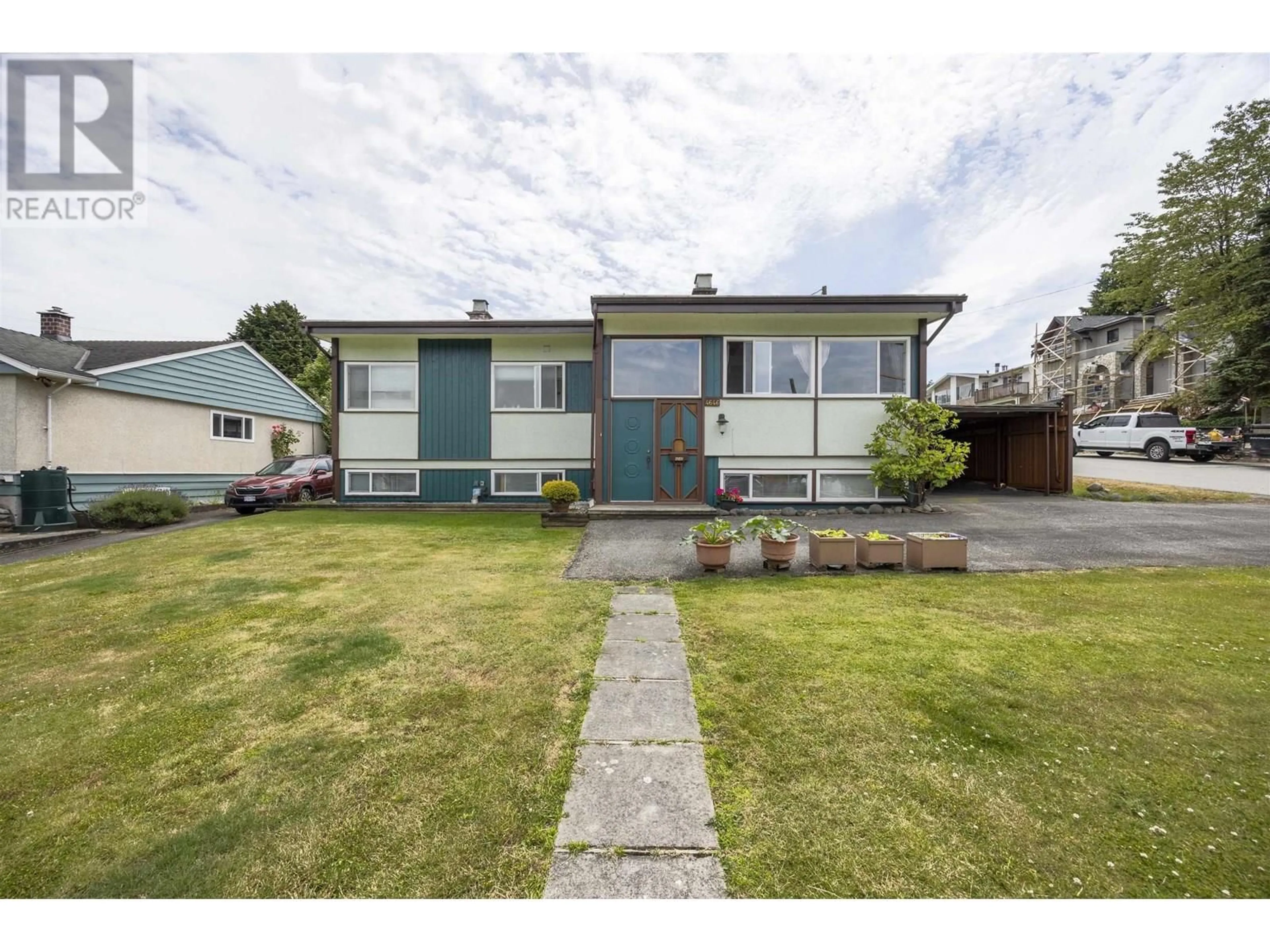 A pic from outside/outdoor area/front of a property/back of a property/a pic from drone, street for 4646 CHARLOTTE COURT, Burnaby British Columbia V5G2R8