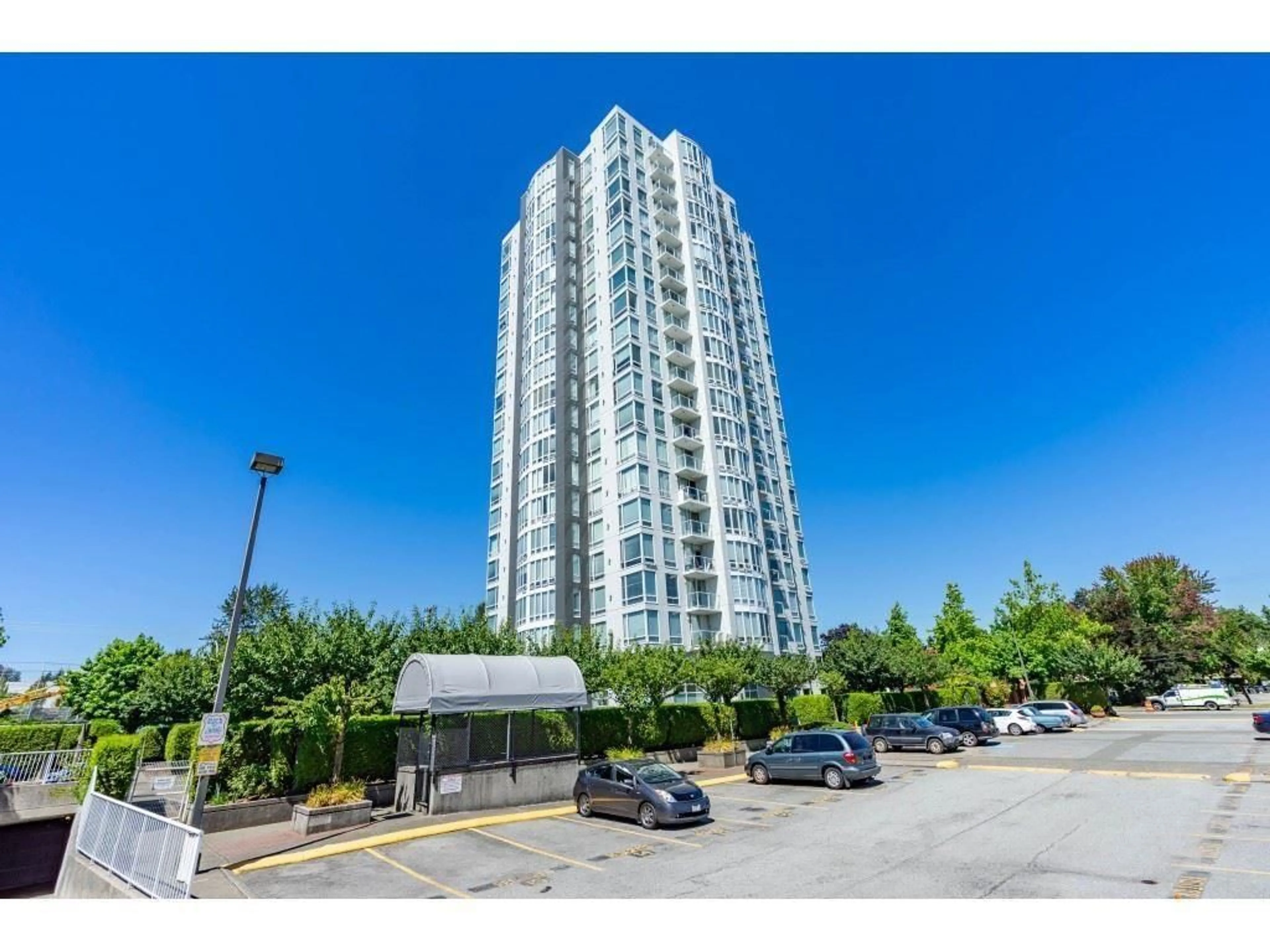 Indoor foyer for 705 - 14820 104, Surrey British Columbia V3R0V9