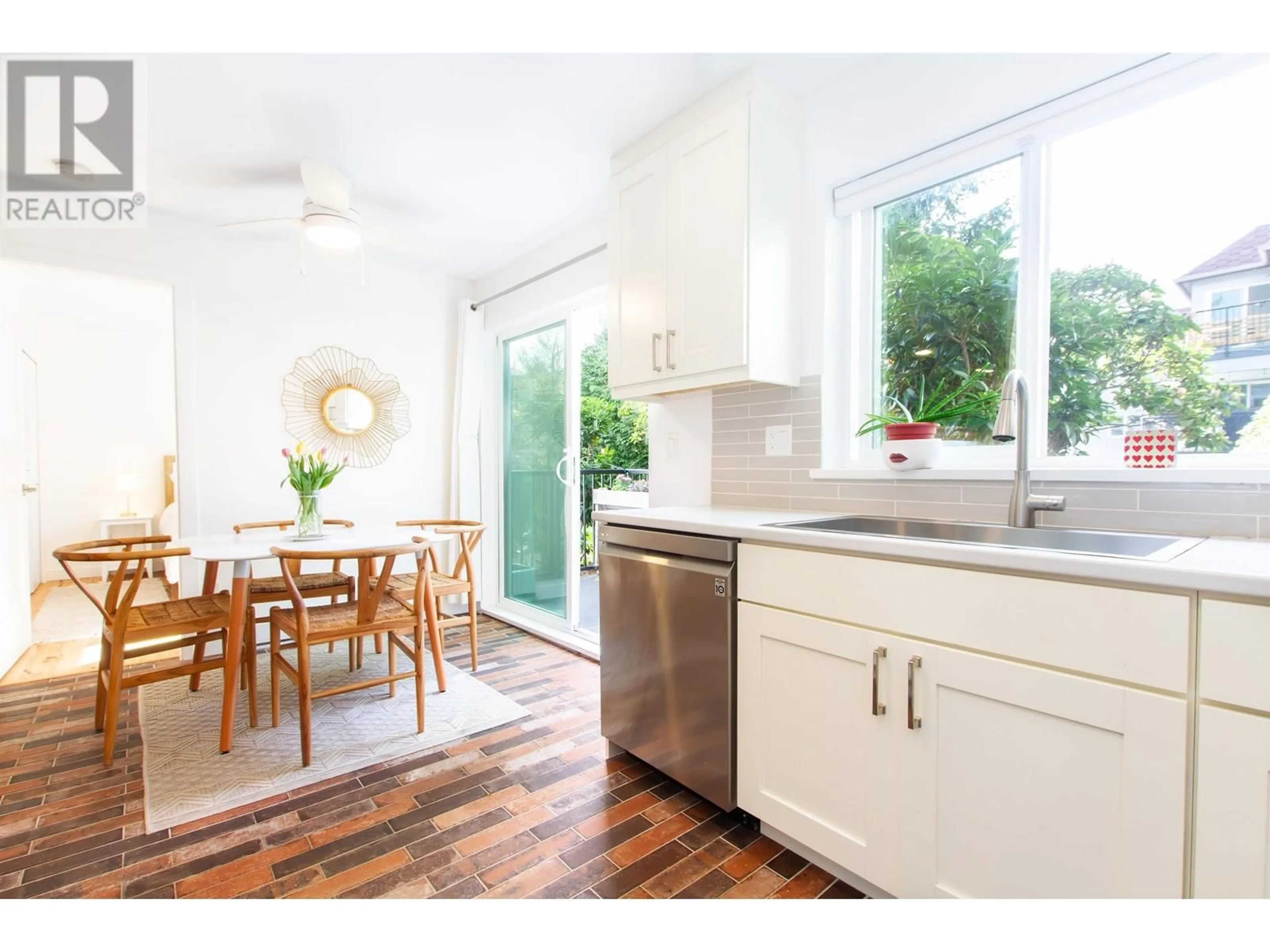 Open concept kitchen, unknown for E108 - 40180 WILLOW CRESCENT, Squamish British Columbia V8B0M3