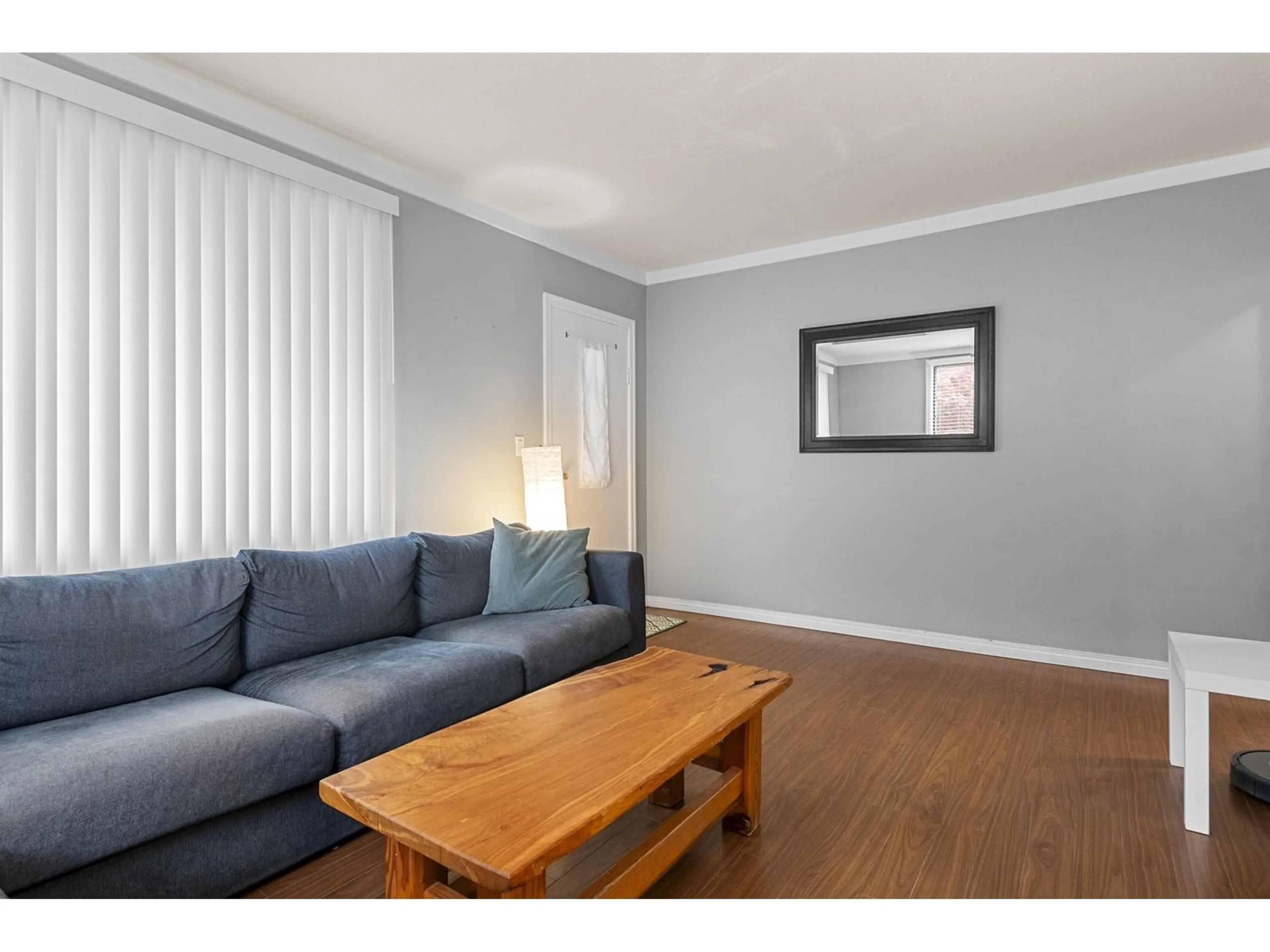 Living room with furniture, wood/laminate floor for 509 FRASER AVENUE, Hope British Columbia V0X1L0