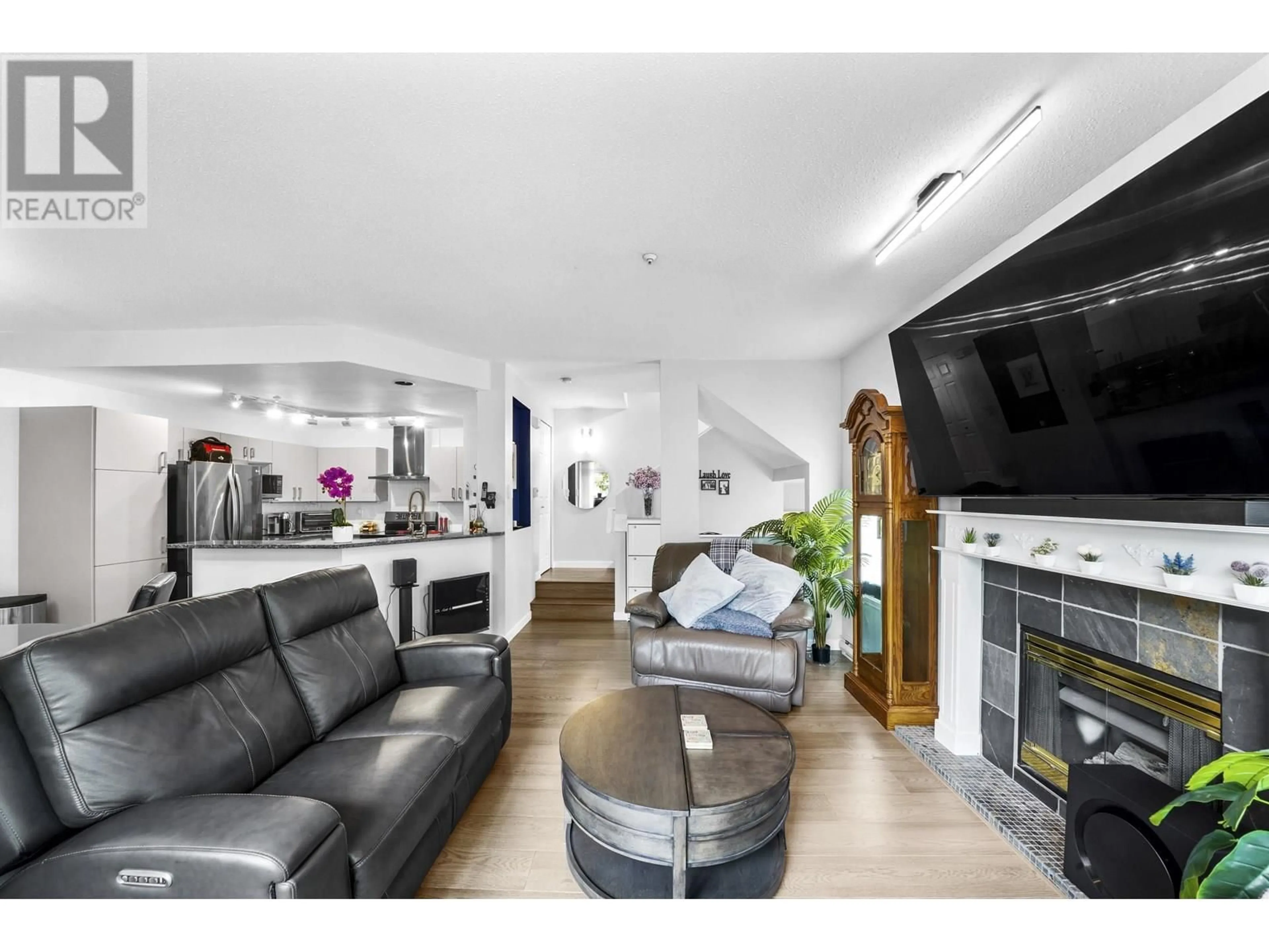 Living room with furniture, unknown for 66 - 2422 HAWTHORNE AVENUE, Port Coquitlam British Columbia V3C6K7