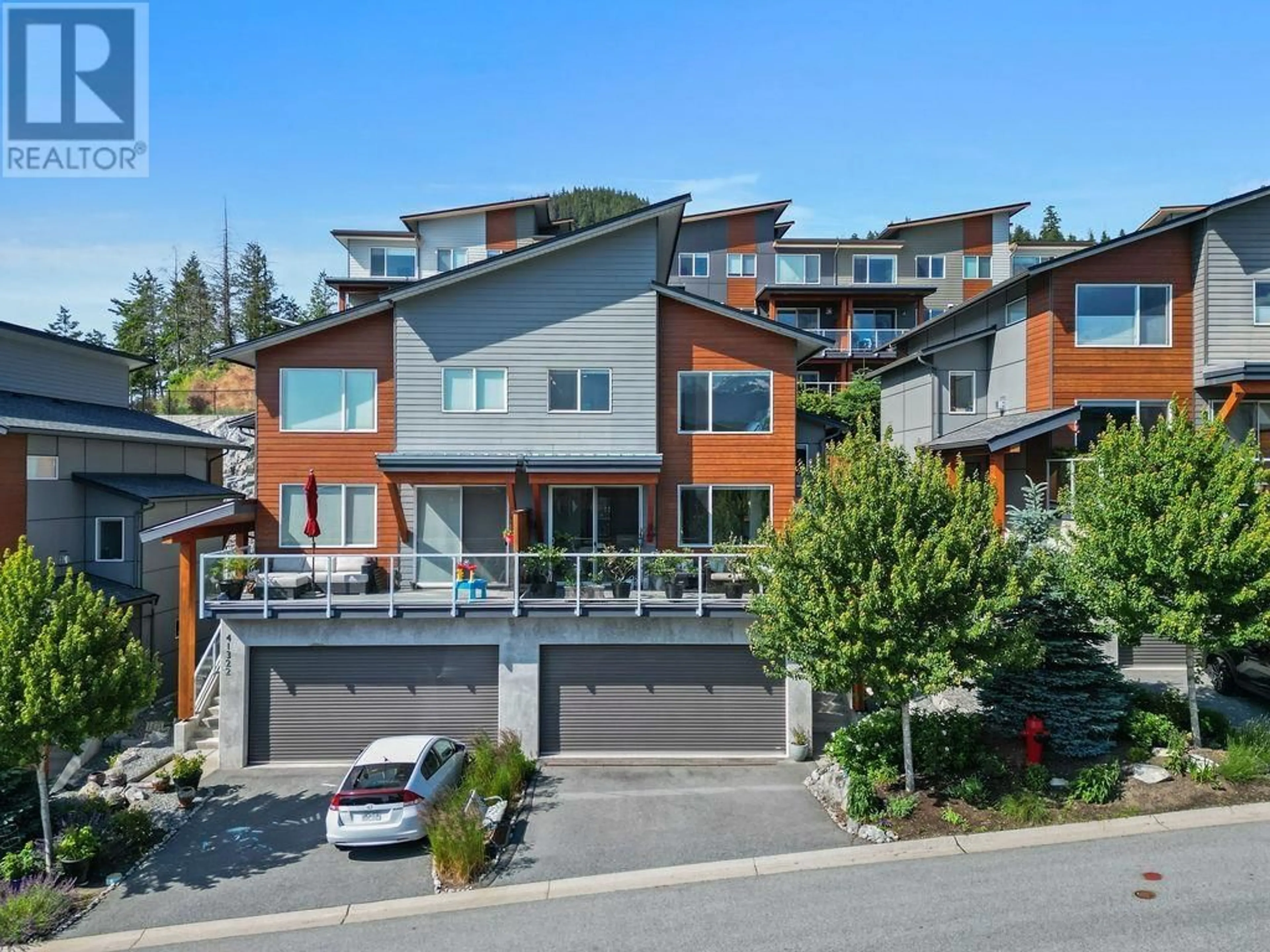 A pic from outside/outdoor area/front of a property/back of a property/a pic from drone, unknown for 41320 HORIZON DRIVE, Squamish British Columbia V8B0Y7