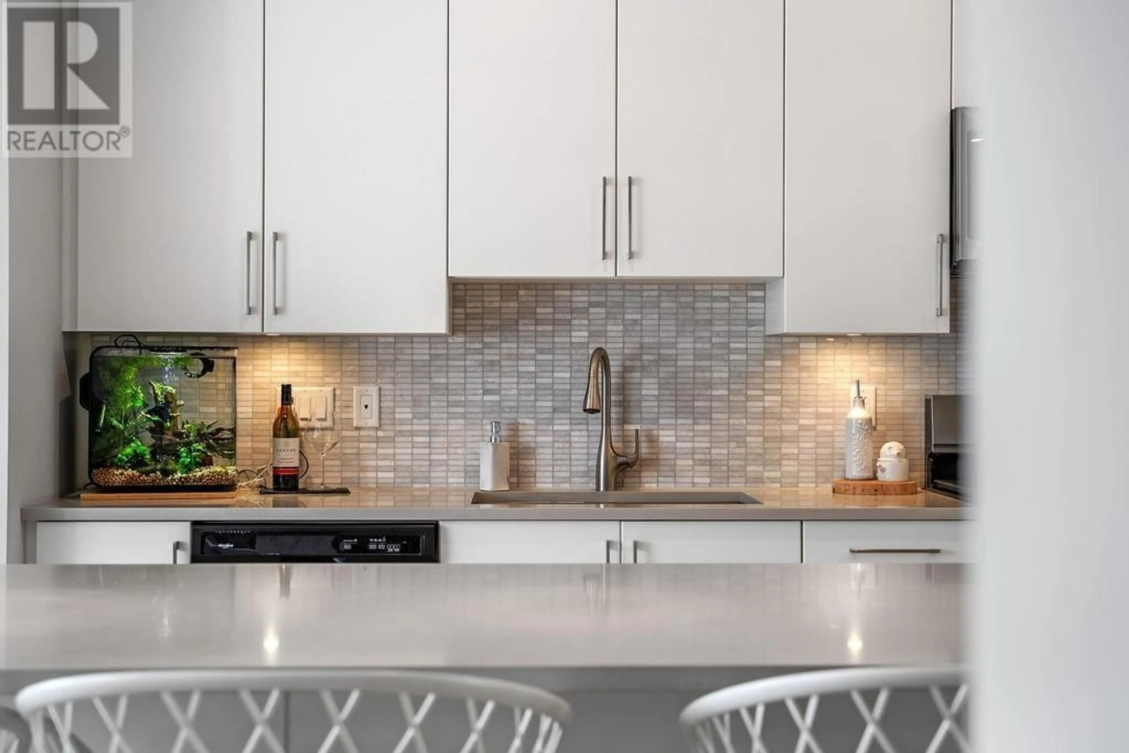 Contemporary kitchen, ceramic/tile floor for 41320 HORIZON DRIVE, Squamish British Columbia V8B0Y7