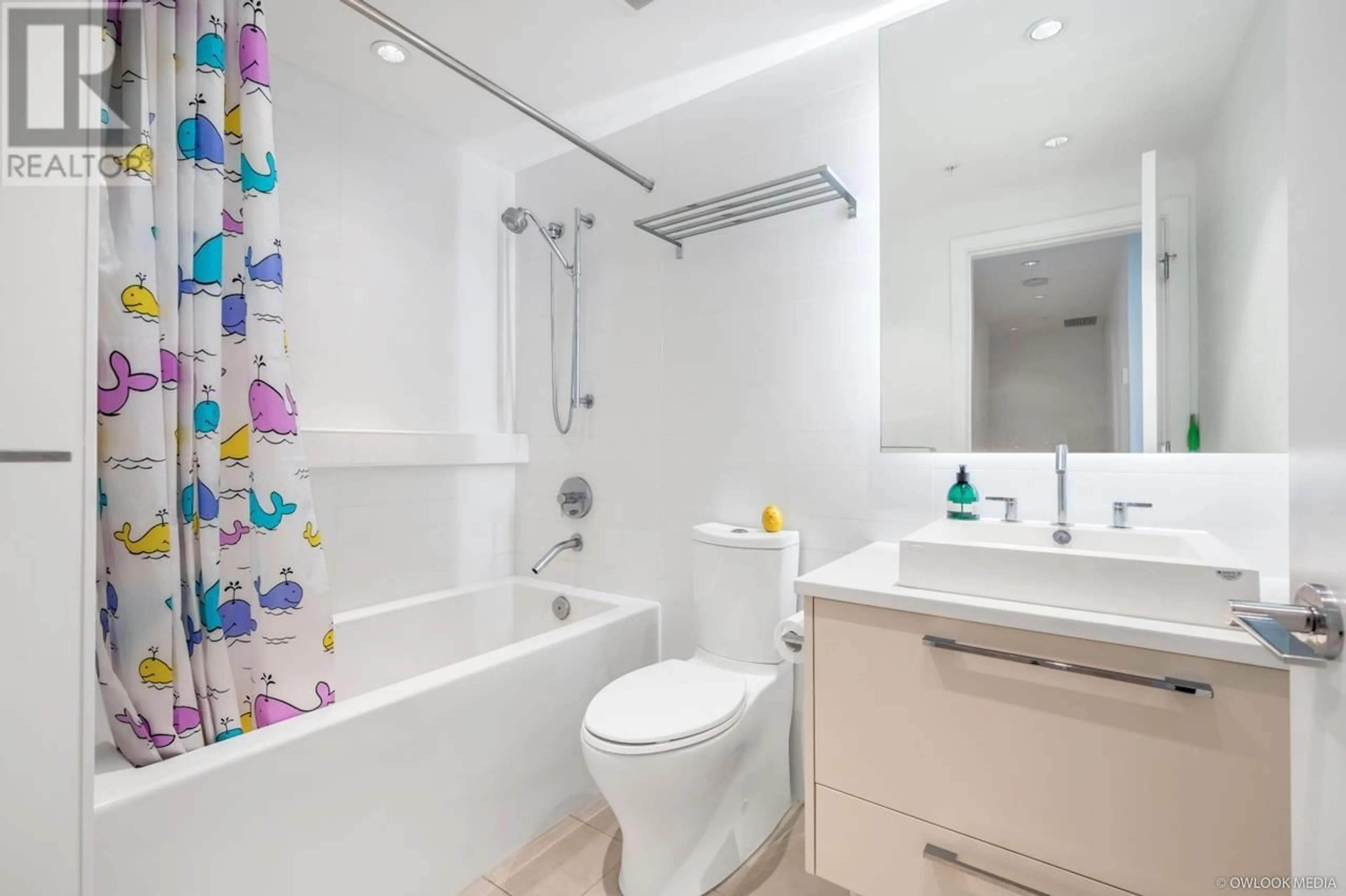 Standard bathroom, ceramic/tile floor for 402 - 7303 NOBLE LANE, Burnaby British Columbia V3N0H2