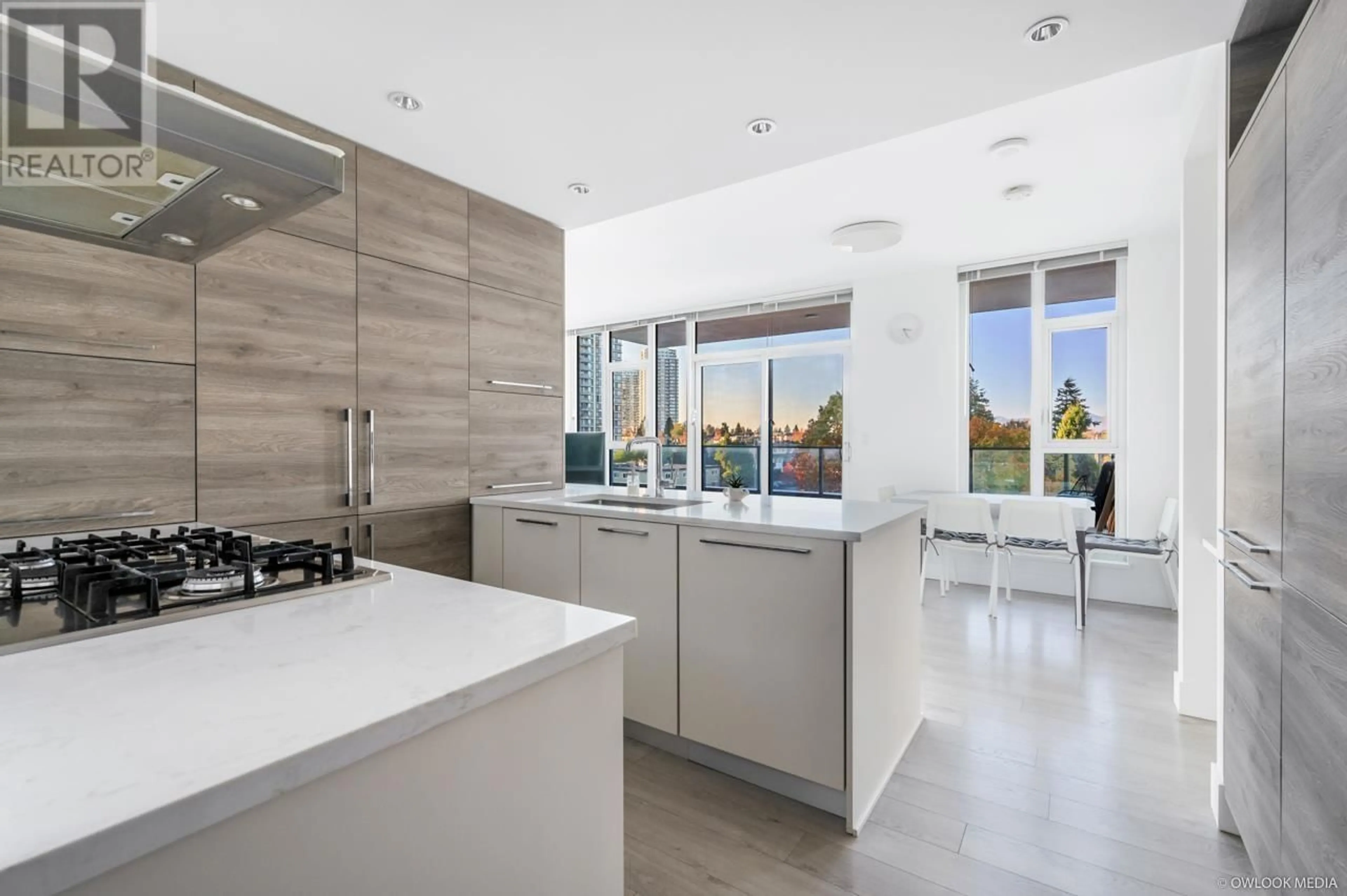 Contemporary kitchen, ceramic/tile floor for 402 - 7303 NOBLE LANE, Burnaby British Columbia V3N0H2