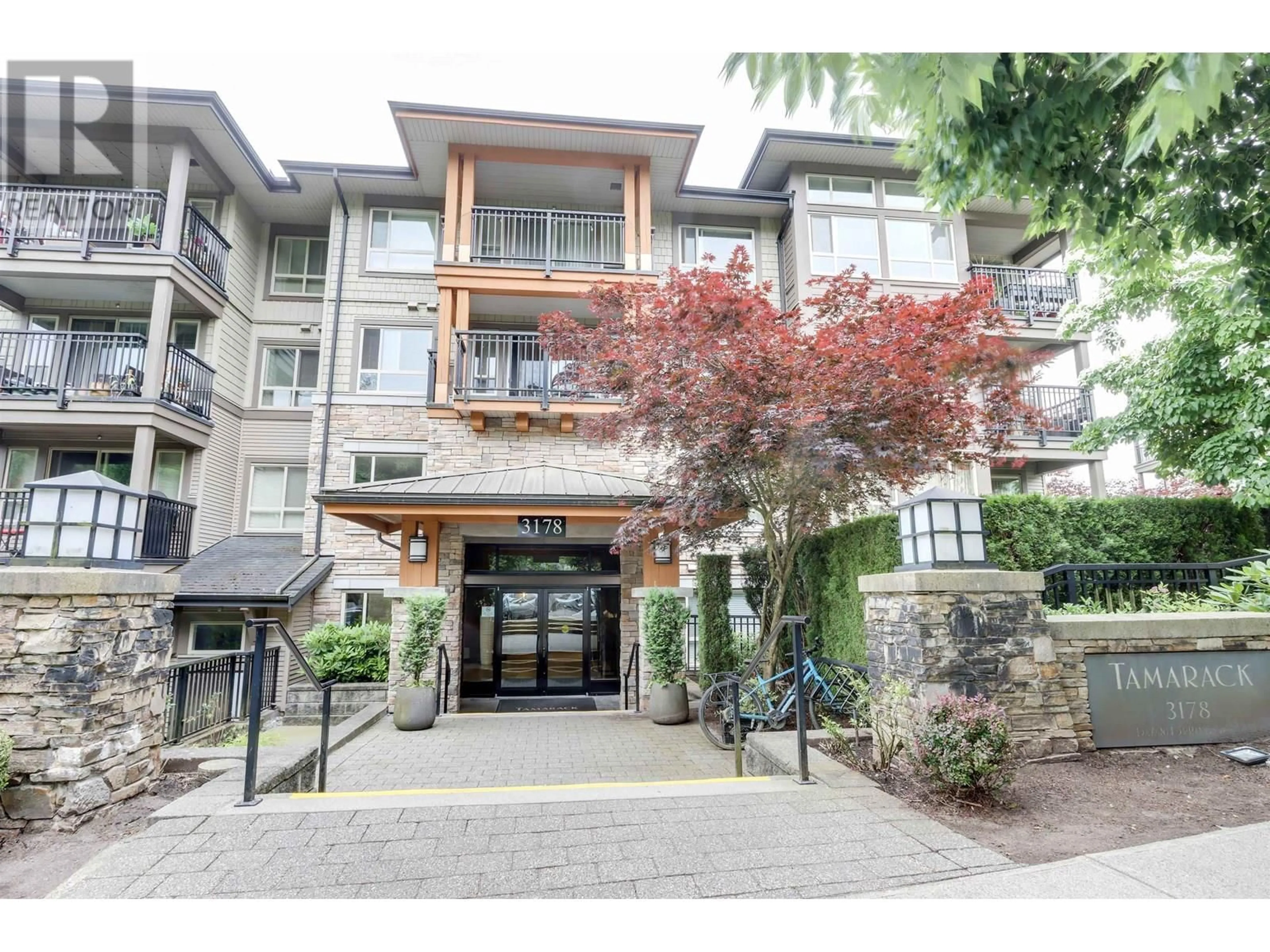 Indoor foyer for 408 - 3178 DAYANEE SPRINGS BOULEVARD, Coquitlam British Columbia V3E0B9