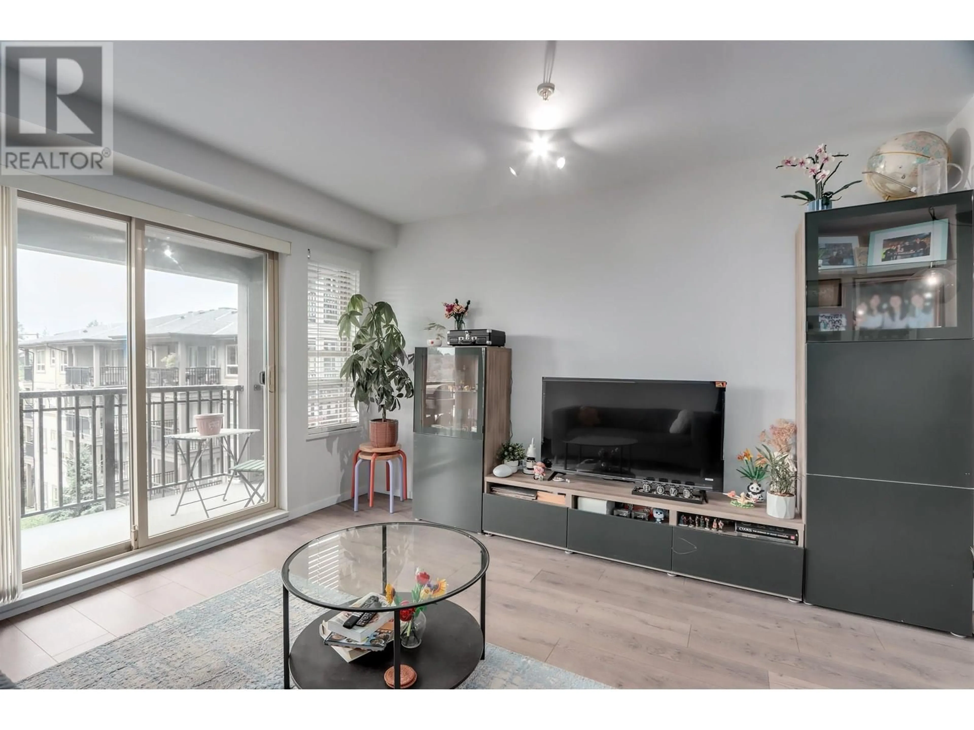 Living room with furniture, wood/laminate floor for 408 - 3178 DAYANEE SPRINGS BOULEVARD, Coquitlam British Columbia V3E0B9