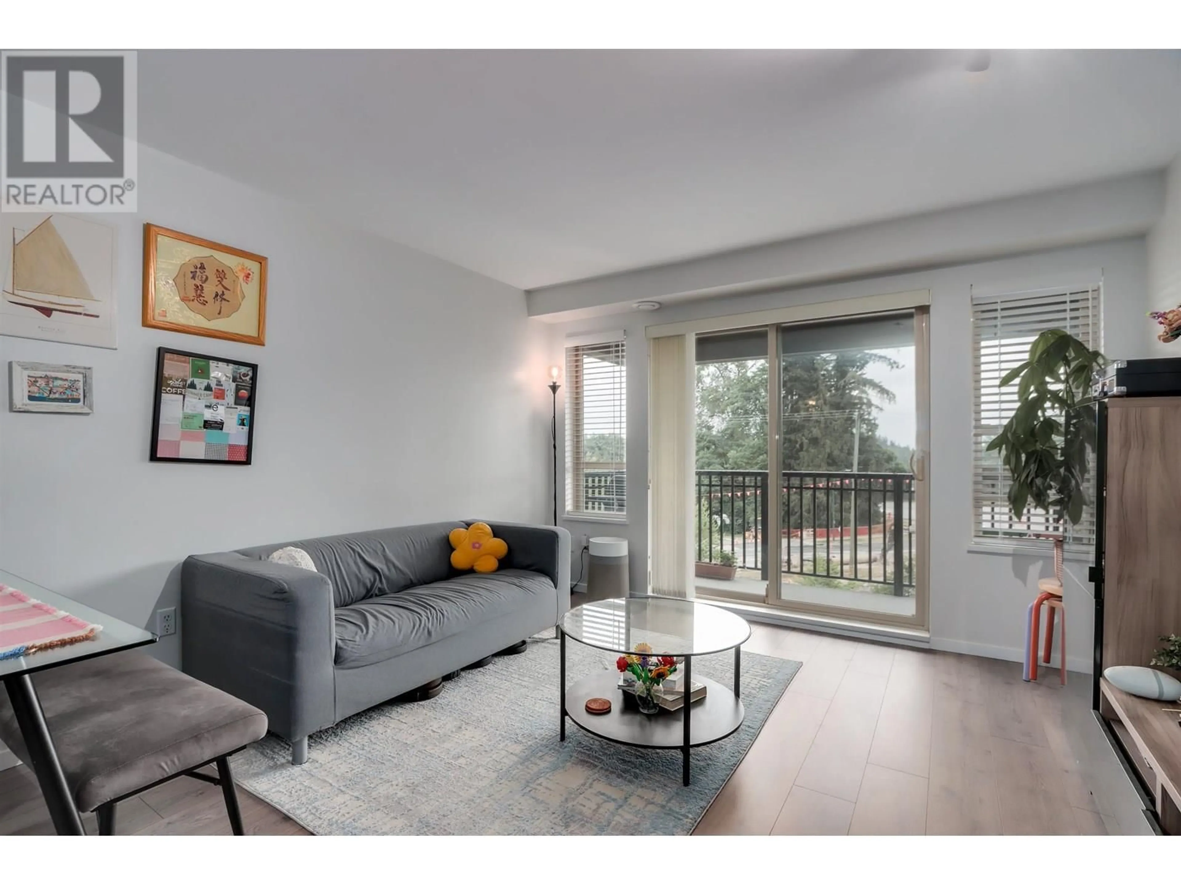 Living room with furniture, wood/laminate floor for 408 - 3178 DAYANEE SPRINGS BOULEVARD, Coquitlam British Columbia V3E0B9