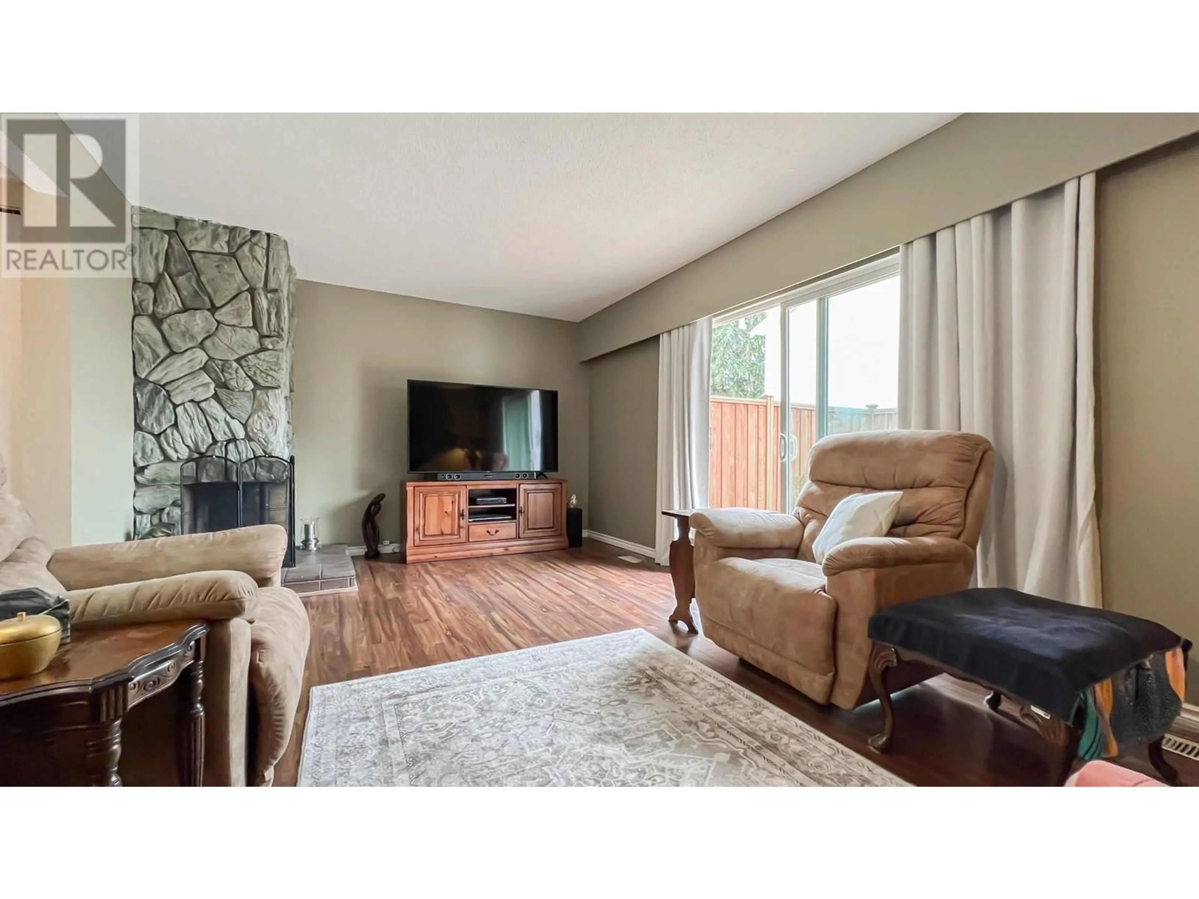 Living room with furniture, wood/laminate floor for 324 - 9411 GLENDOWER DRIVE, Richmond British Columbia V7A2Y6