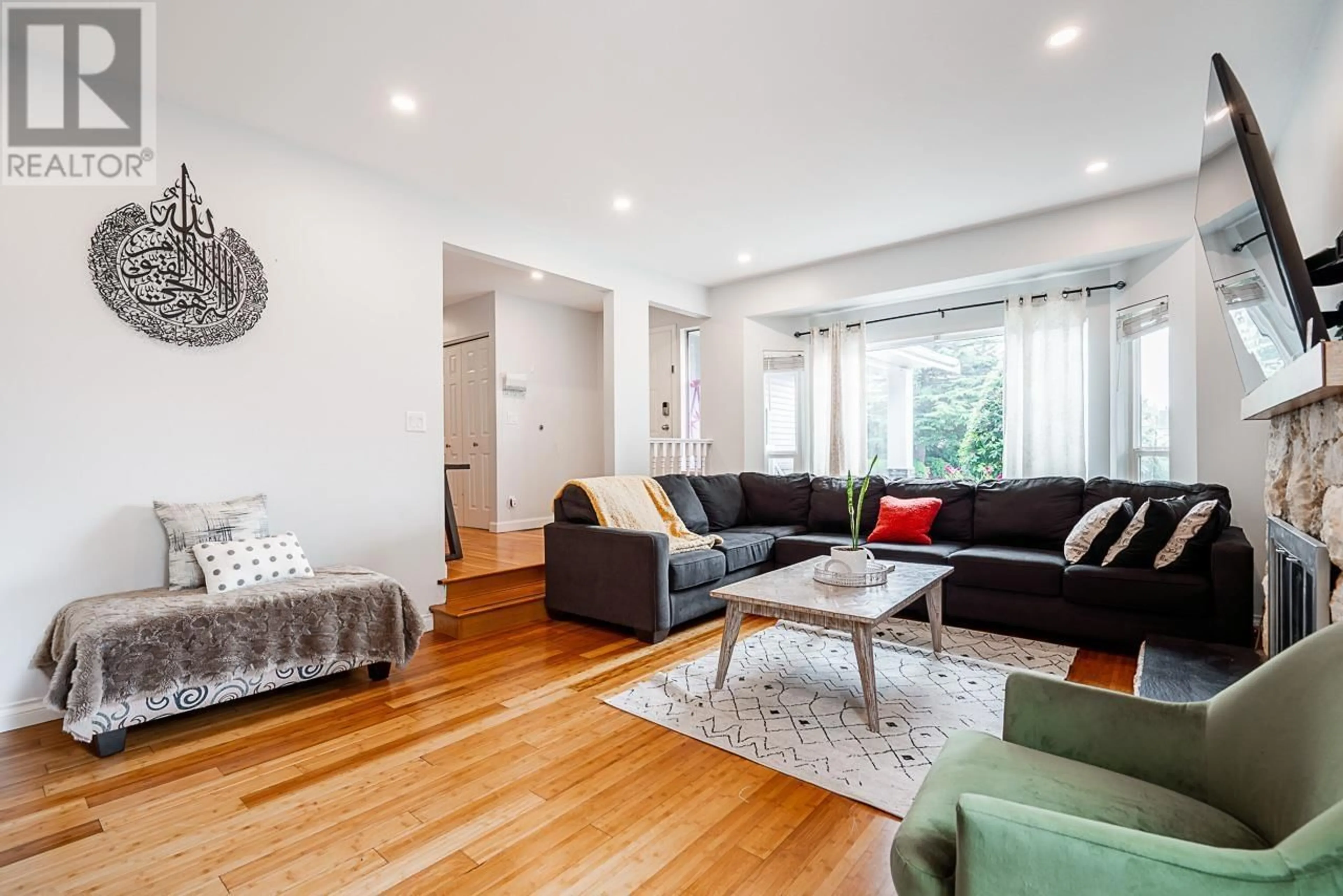 Living room with furniture, wood/laminate floor for 1402 BRIARCLIFFE DRIVE, Coquitlam British Columbia V3E1Z1