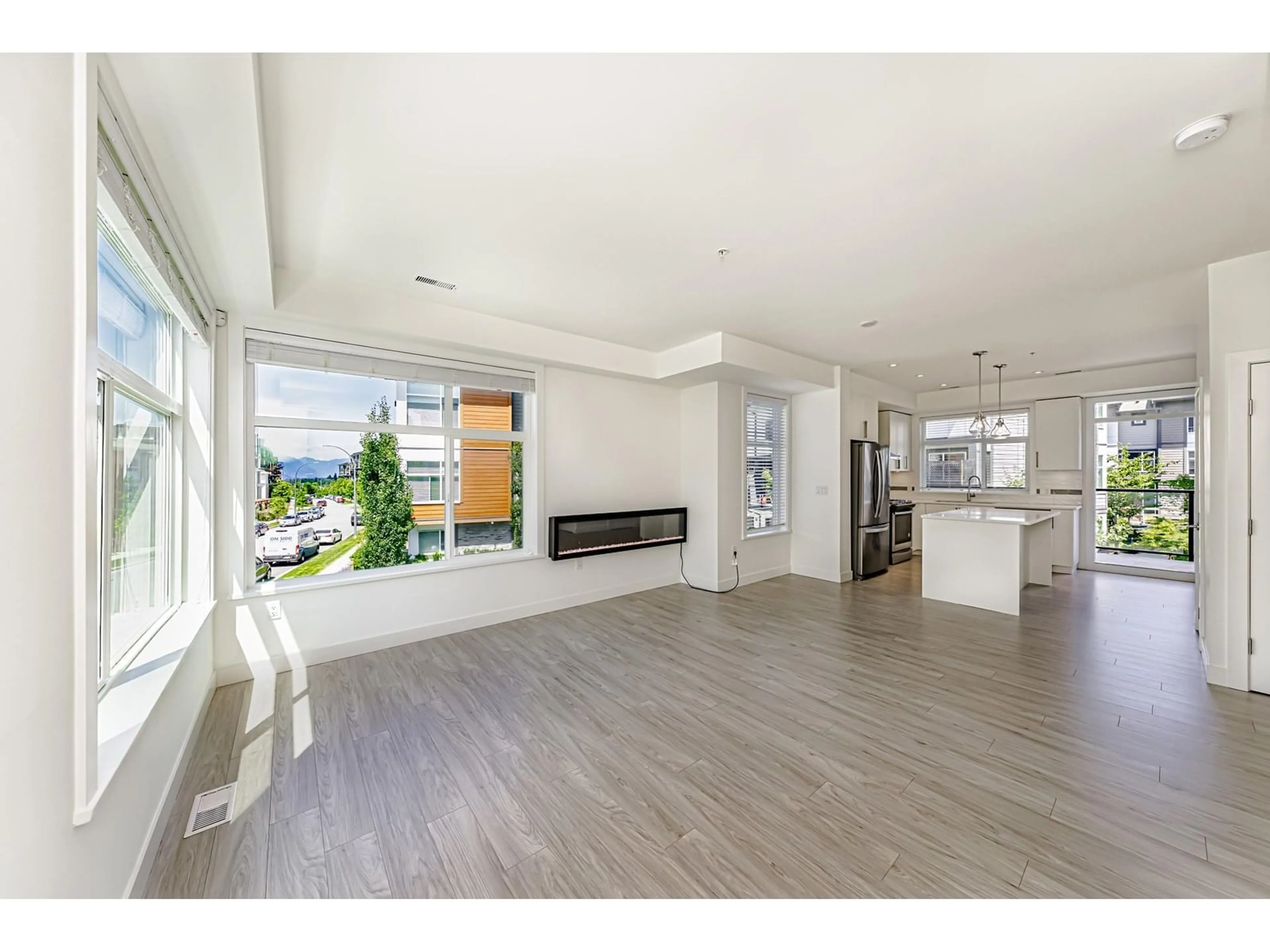 Open concept kitchen, wood/laminate floor for 85 - 8430 203A, Langley British Columbia V2Y3N4