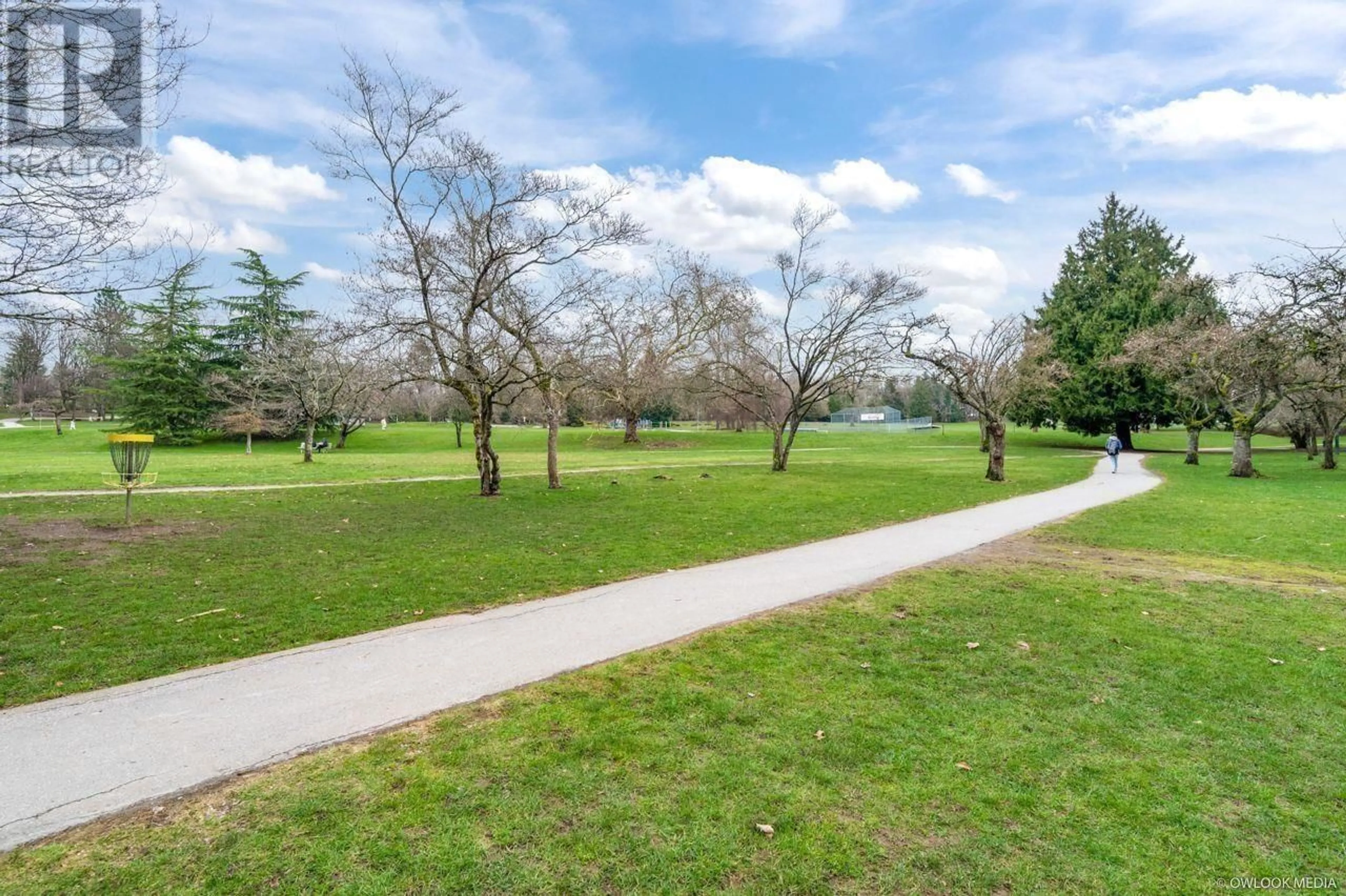 A pic from outside/outdoor area/front of a property/back of a property/a pic from drone, forest/trees view for 712 - 4685 VALLEY DRIVE, Vancouver British Columbia V6J5M2