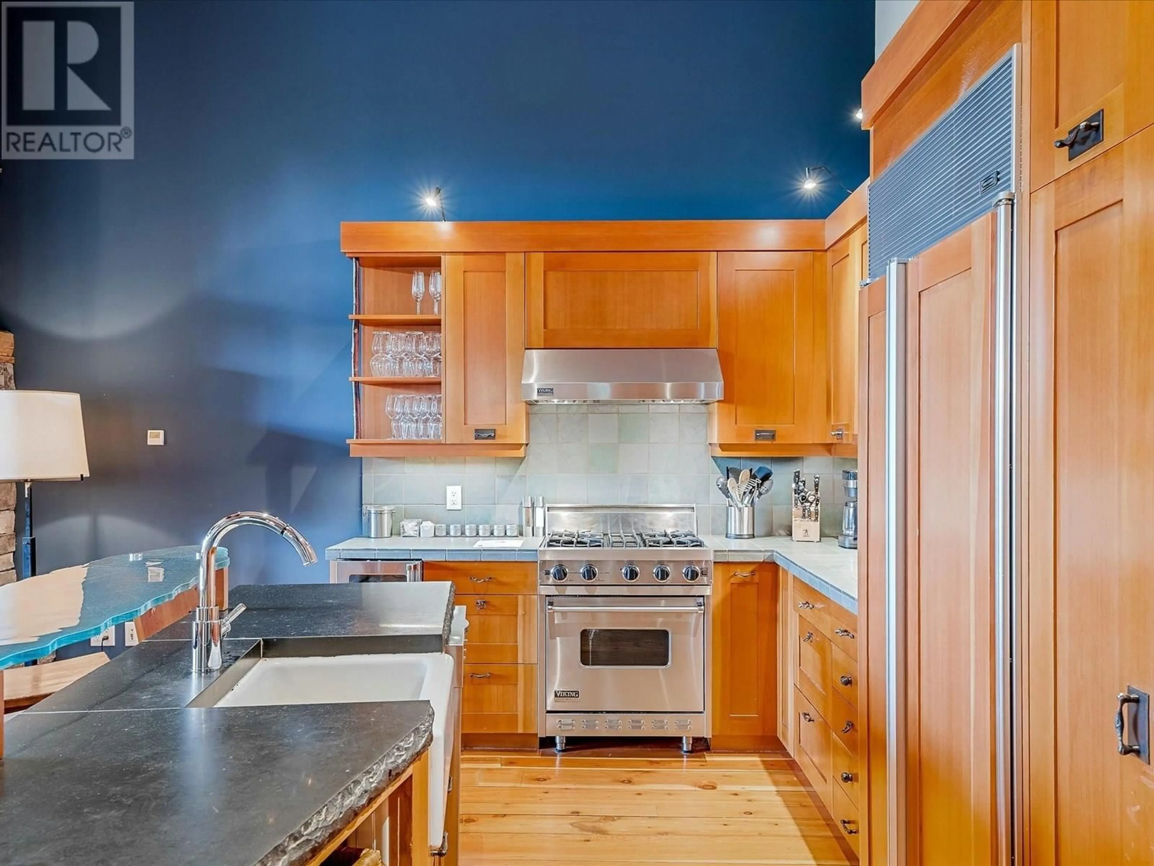 Contemporary kitchen, unknown for 6i - 2300 NORDIC DRIVE, Whistler British Columbia V8E0A6