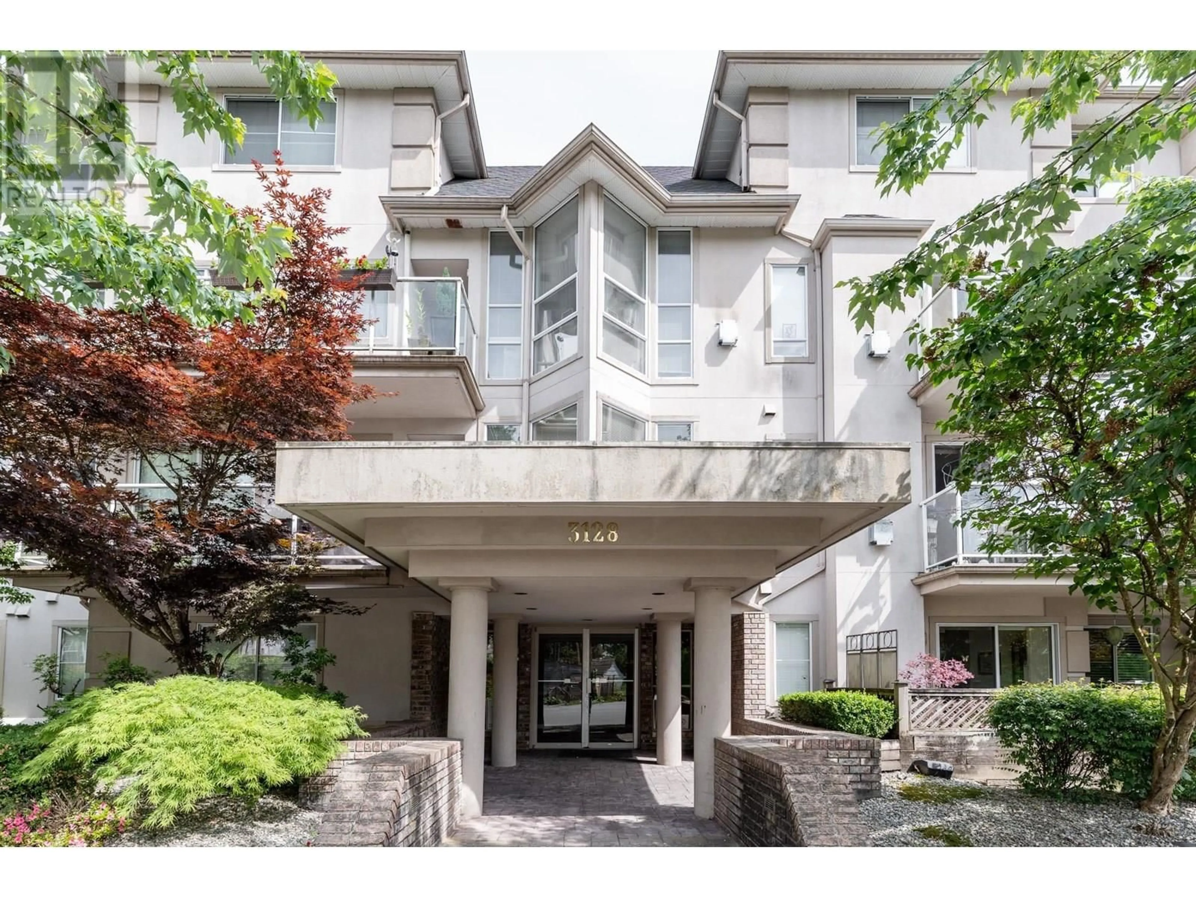 Indoor foyer for 301 - 3128 FLINT STREET, Port Coquitlam British Columbia V3B4J1