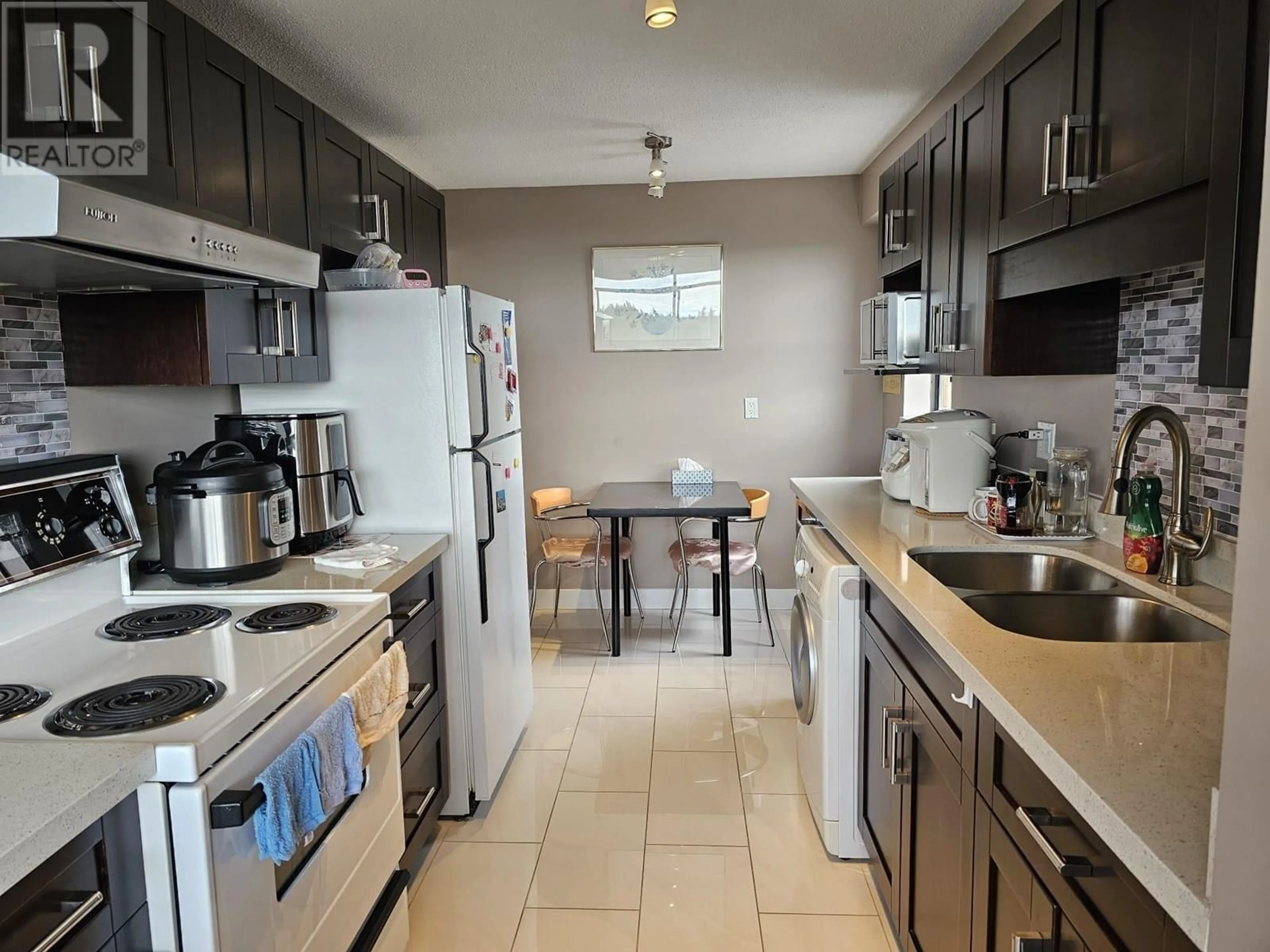 Standard kitchen, unknown for 910 - 6631 MINORU BOULEVARD, Richmond British Columbia V6Y1Z1