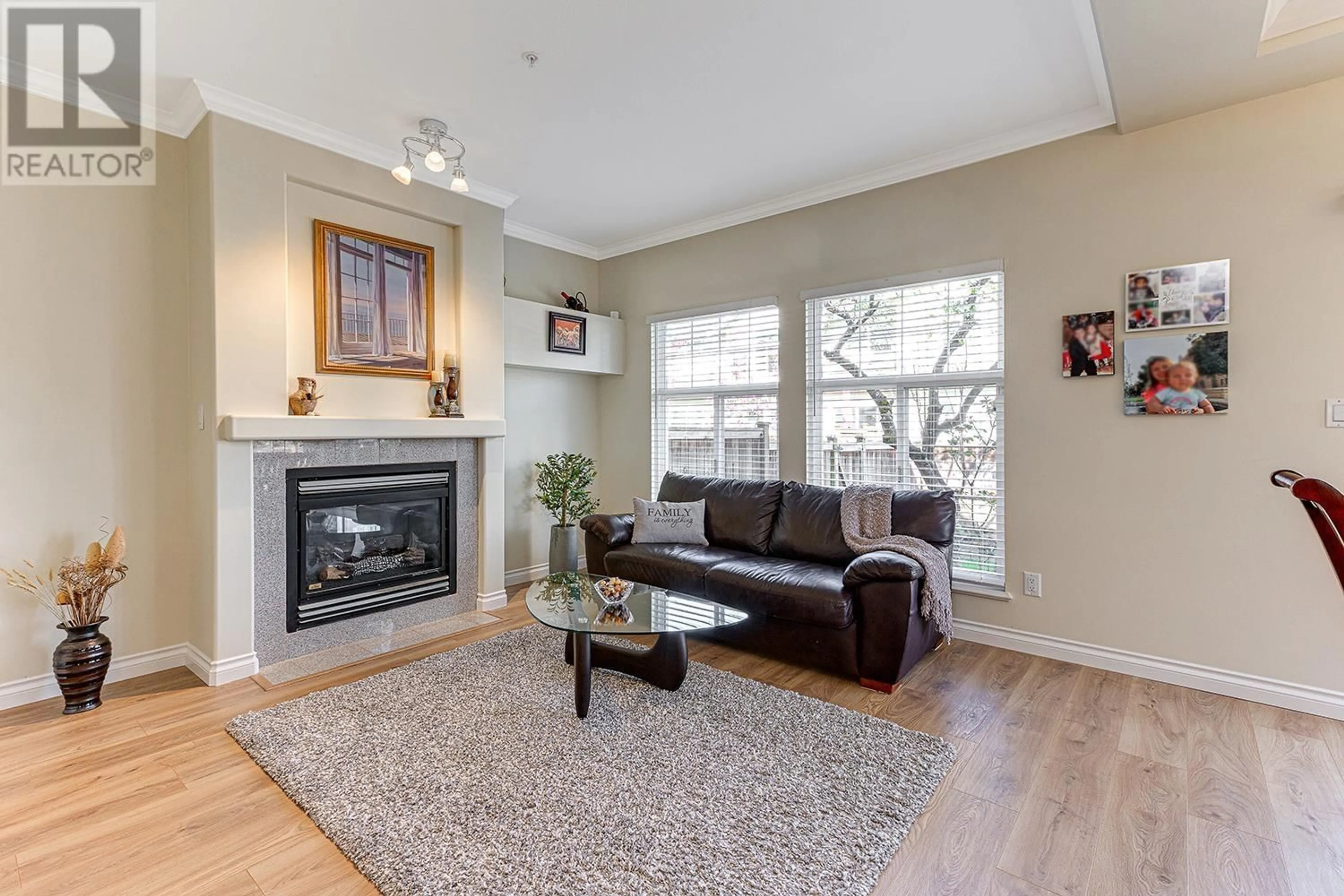 Living room with furniture, wood/laminate floor for 7 - 1290 AMAZON DRIVE, Port Coquitlam British Columbia V3B7Z8