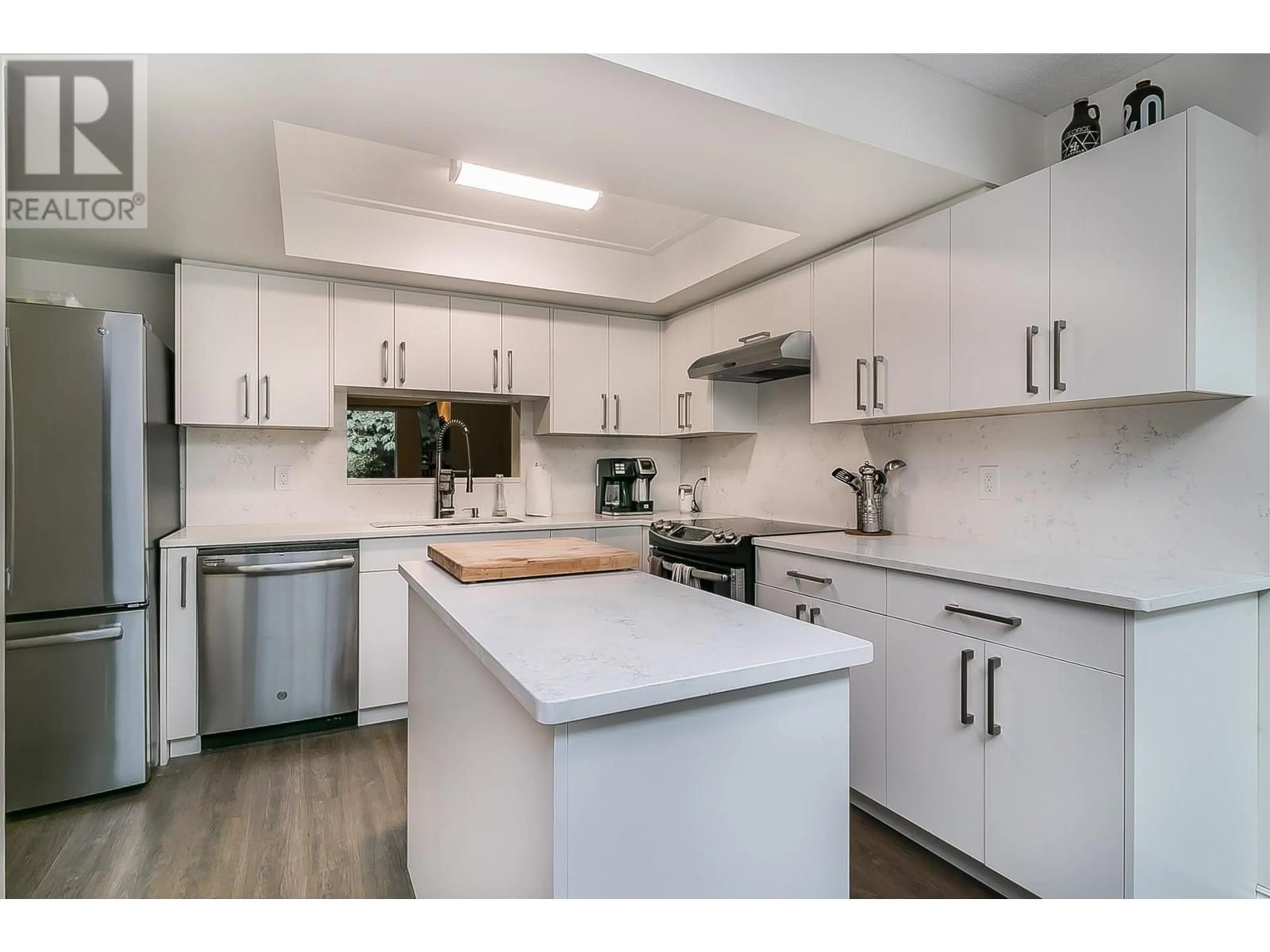Open concept kitchen, unknown for 8204 FOREST GROVE DRIVE, Burnaby British Columbia V5A4G9