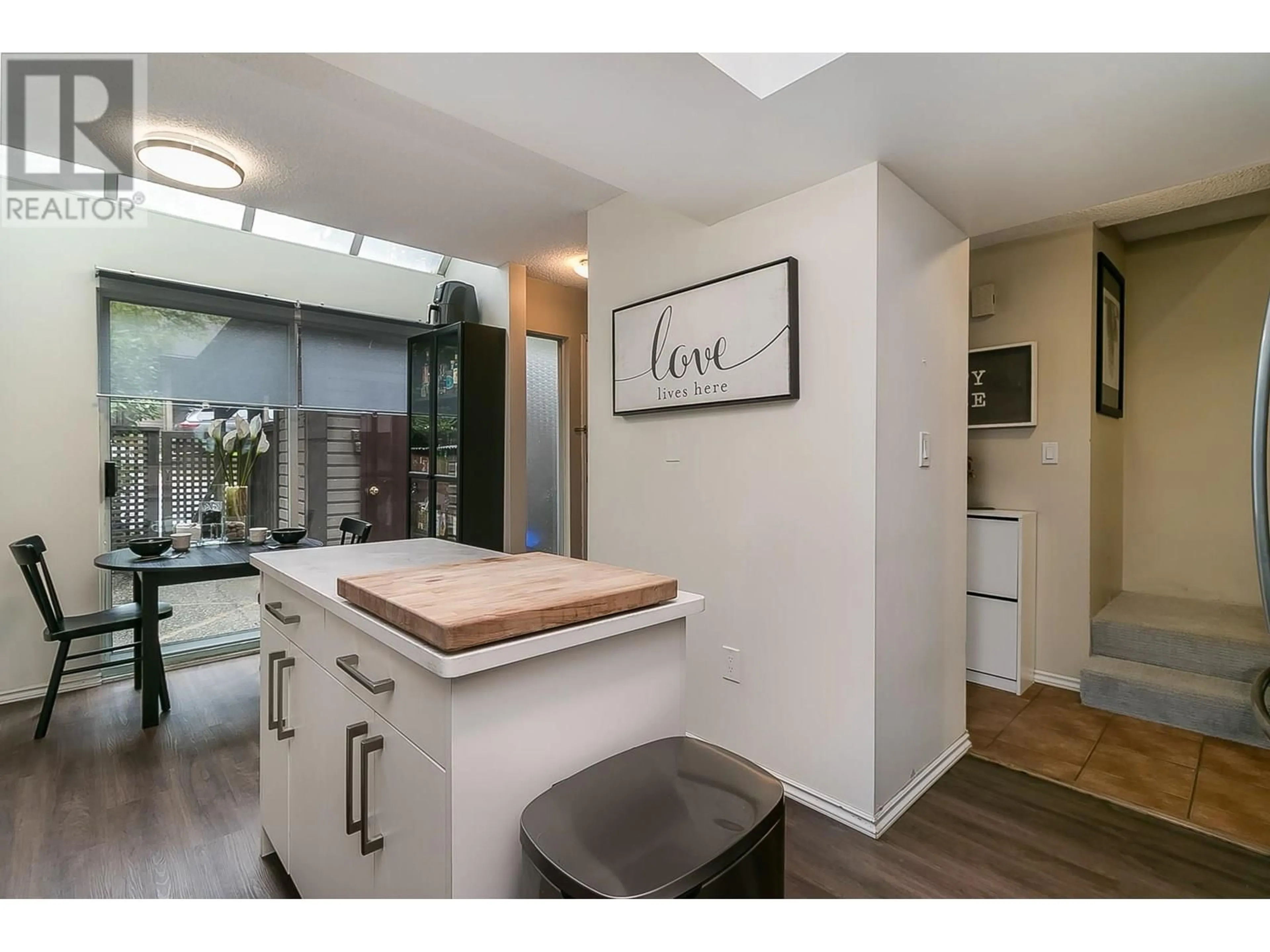 Open concept kitchen, unknown for 8204 FOREST GROVE DRIVE, Burnaby British Columbia V5A4G9