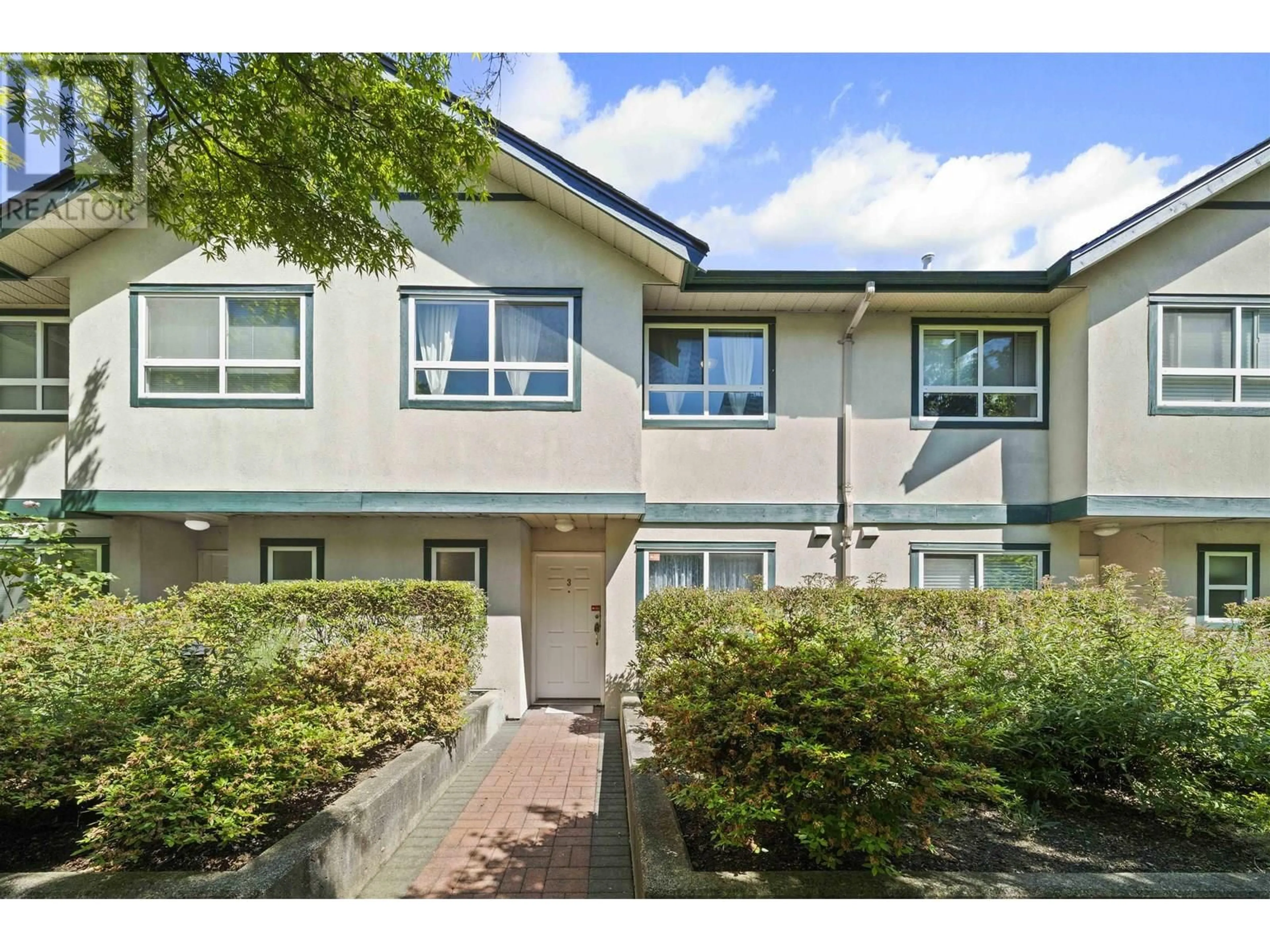 A pic from outside/outdoor area/front of a property/back of a property/a pic from drone, street for 3 - 4238 BOND STREET, Burnaby British Columbia V5H1G4