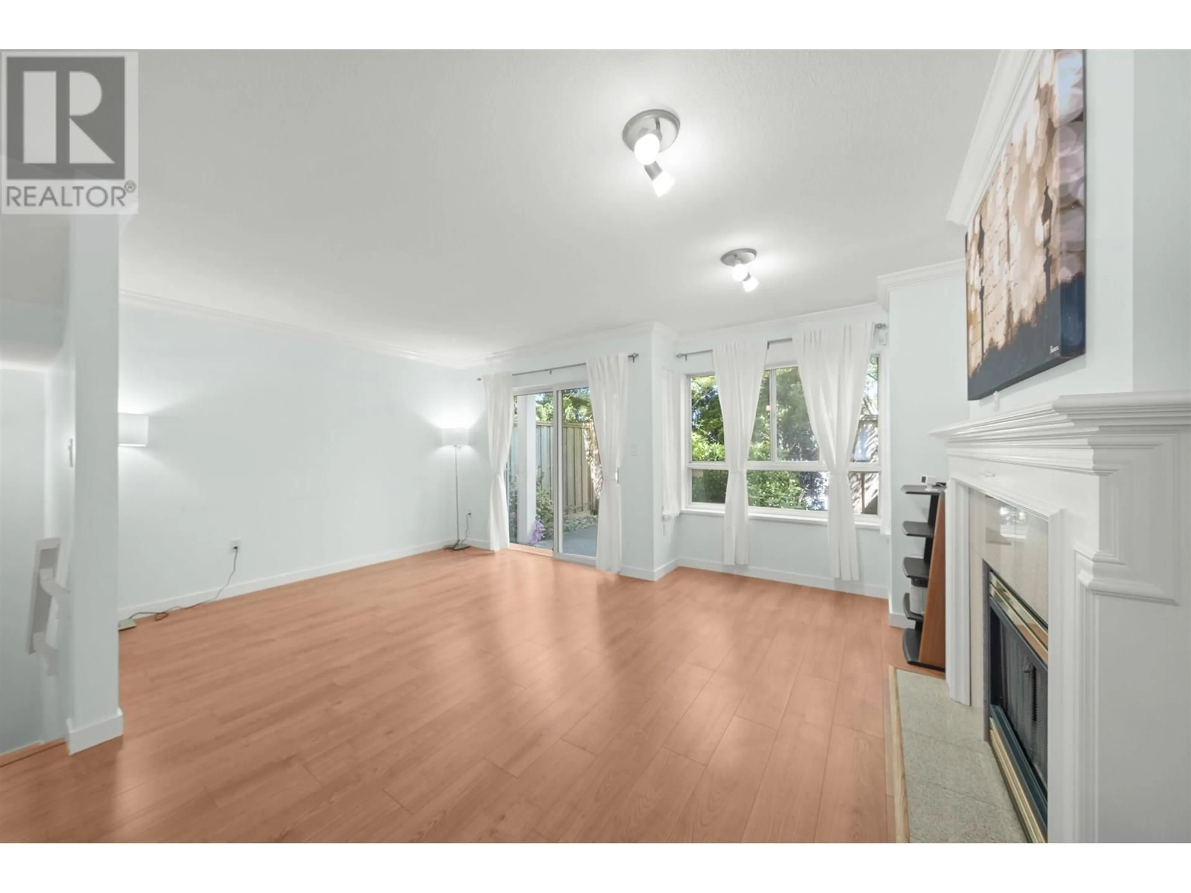 A pic of a room for 3 - 4238 BOND STREET, Burnaby British Columbia V5H1G4