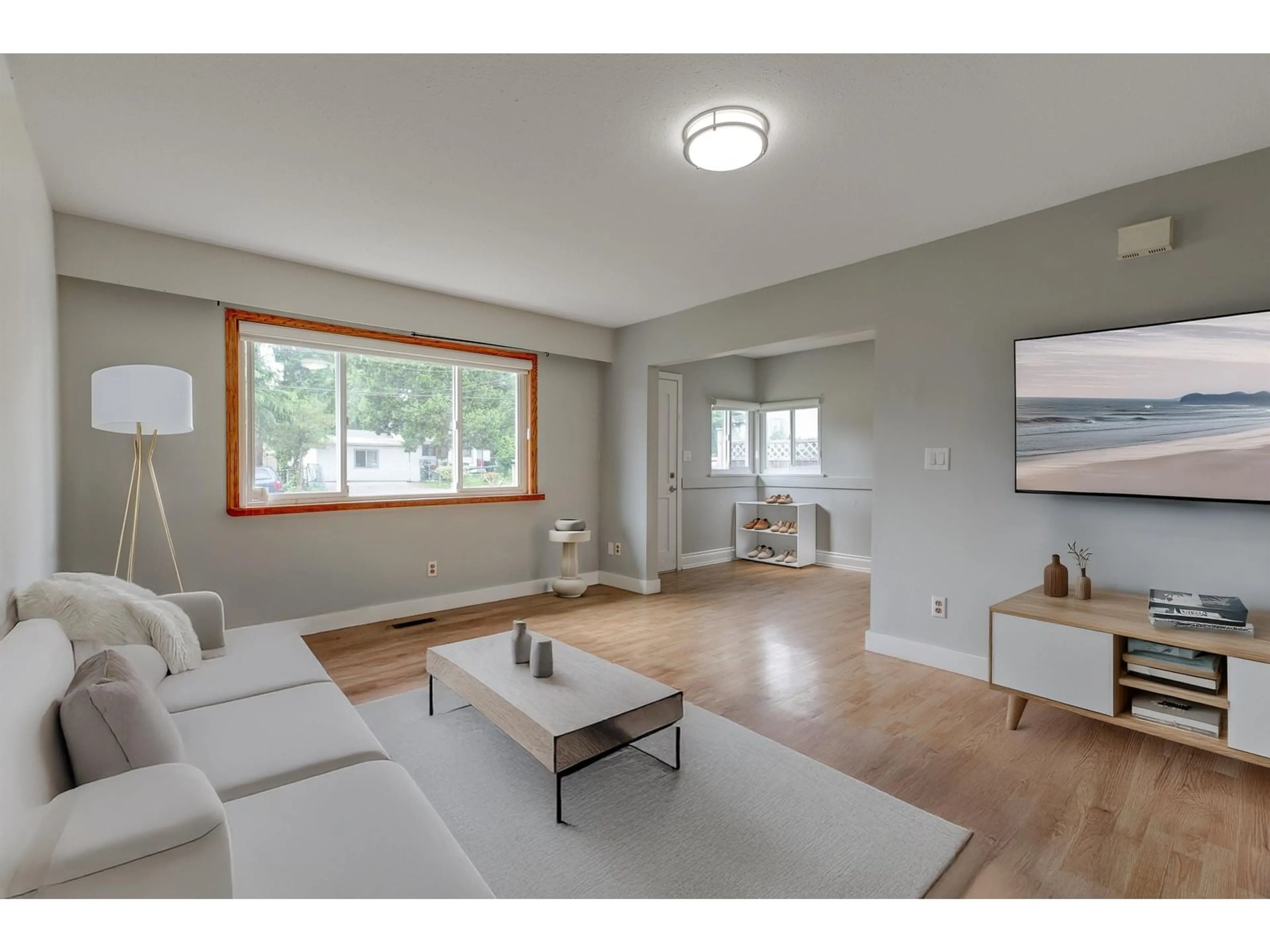 Living room with furniture, wood/laminate floor for 14095 110 AVE, Surrey British Columbia V3R1Z3