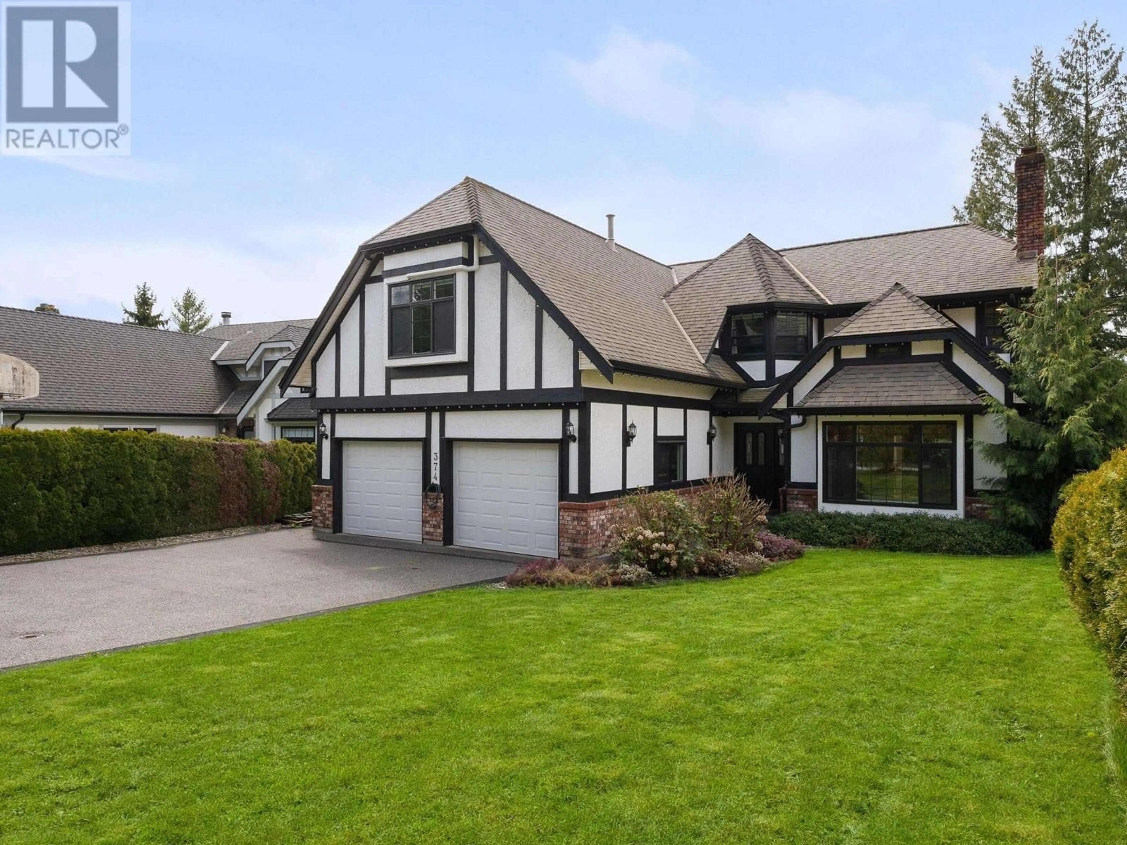 Home with vinyl exterior material, street for 374 BALFOUR DRIVE, Coquitlam British Columbia V3K6C5