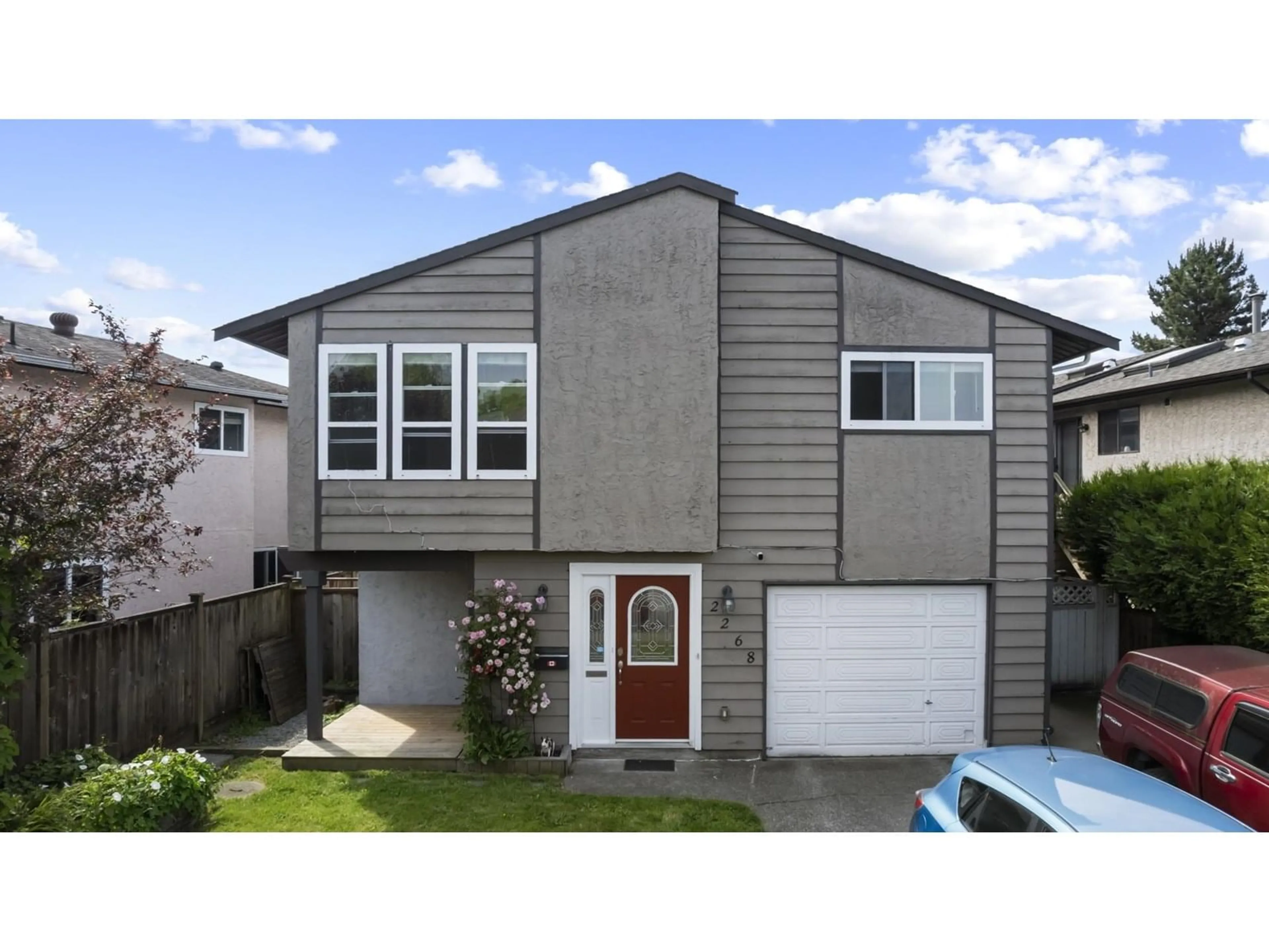 Home with vinyl exterior material, street for 2268 WILLOUGHBY, Langley British Columbia V2Y1C1