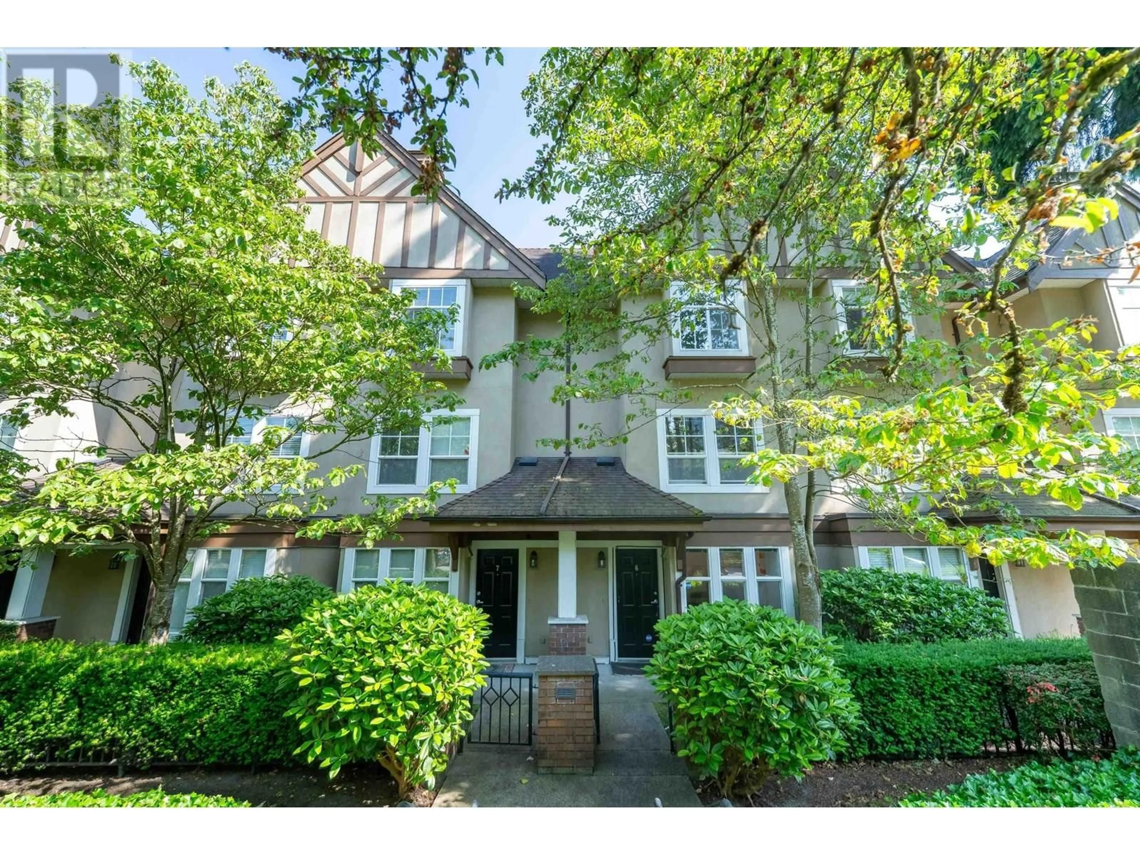 Unknown for 6 - 7238 18TH AVENUE, Burnaby British Columbia V3N1H3