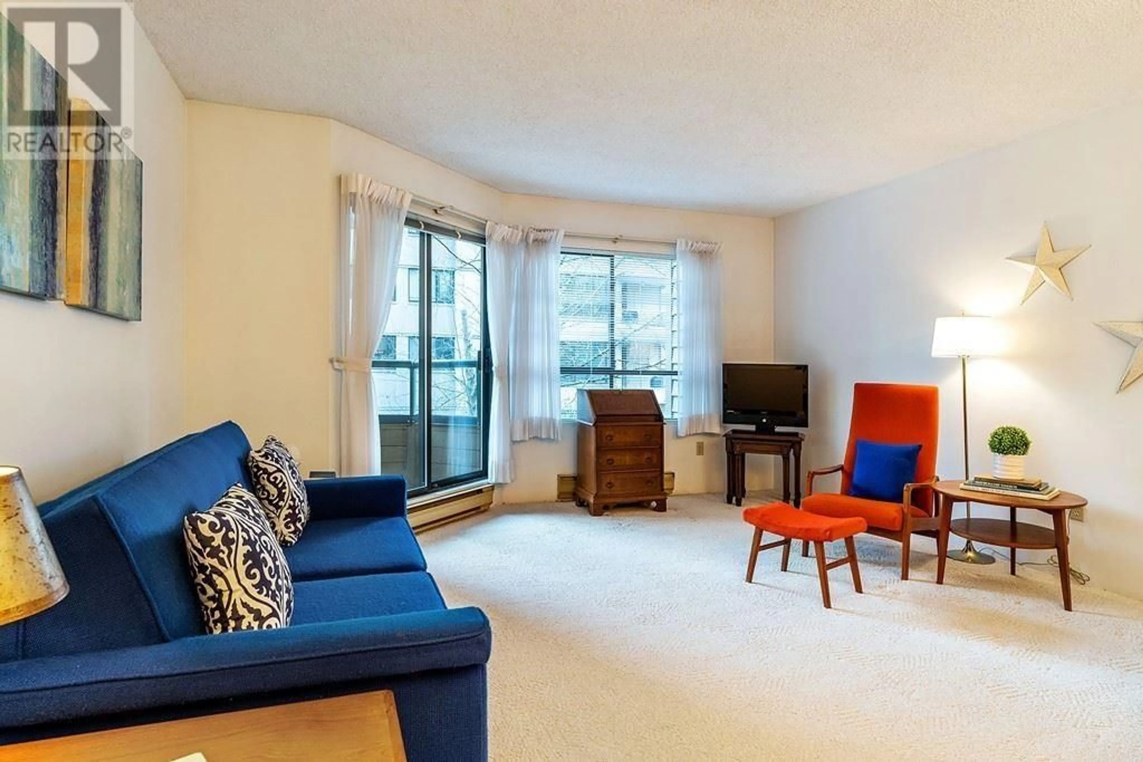 Living room with furniture, unknown for 208 - 1750 AUGUSTA AVENUE, Burnaby British Columbia V5A2V6