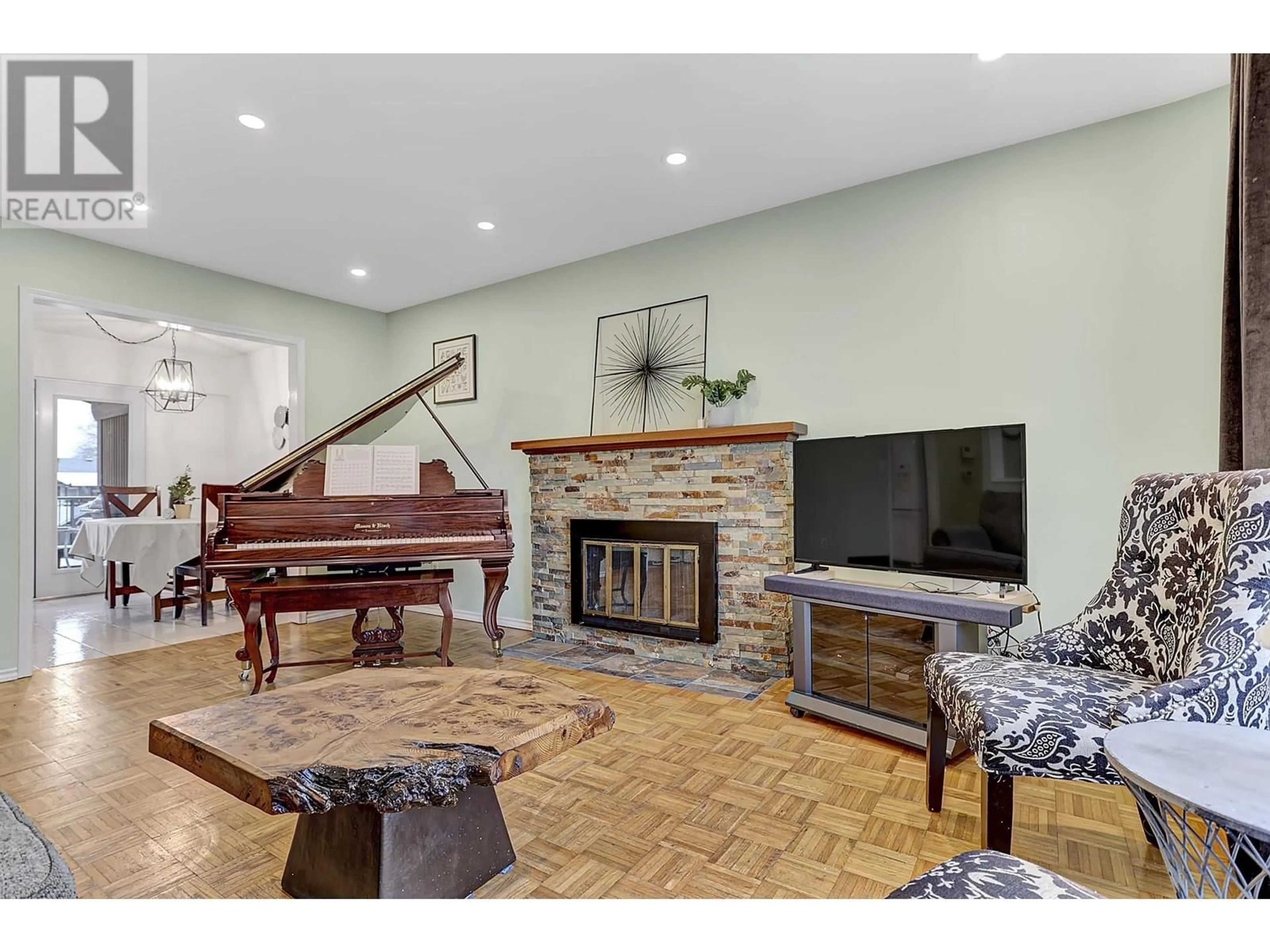 Living room with furniture, unknown for 21033 119 AVENUE, Maple Ridge British Columbia V2X7N6