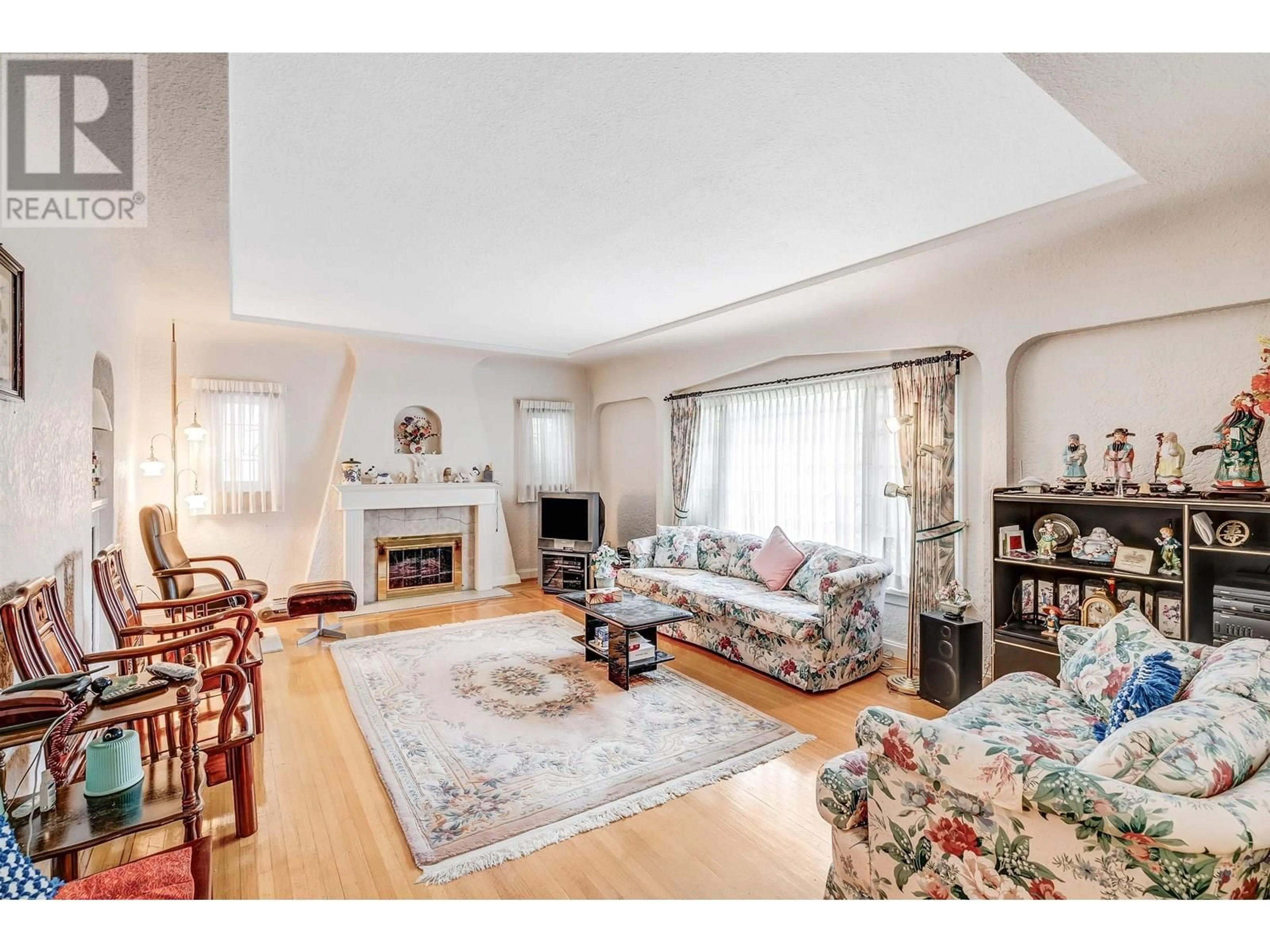 Living room with furniture, unknown for 4660 11TH AVENUE, Vancouver British Columbia V6R2M7