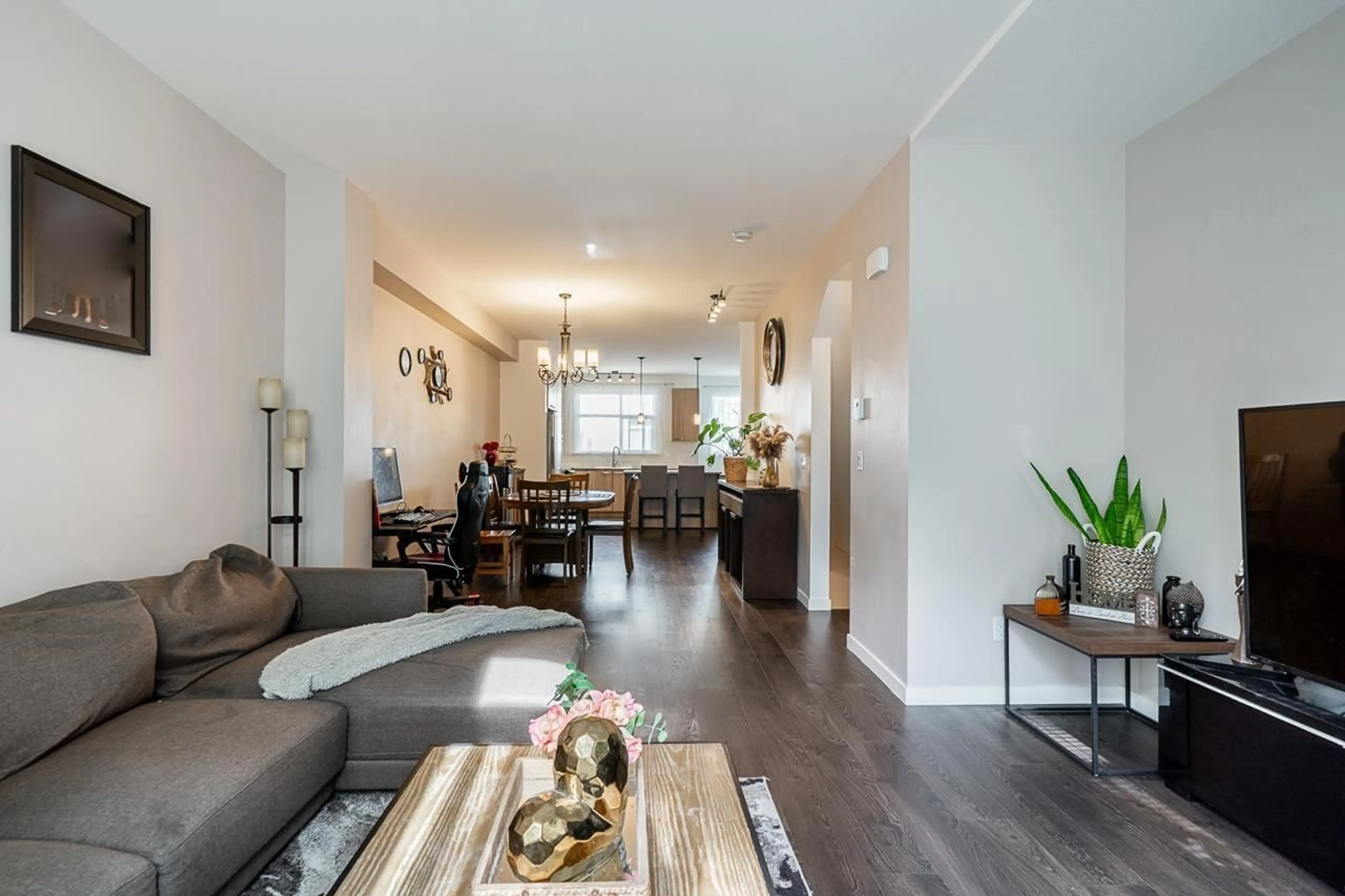 Living room with furniture, wood/laminate floor for 9 - 8355 164, Surrey British Columbia V4N1E3