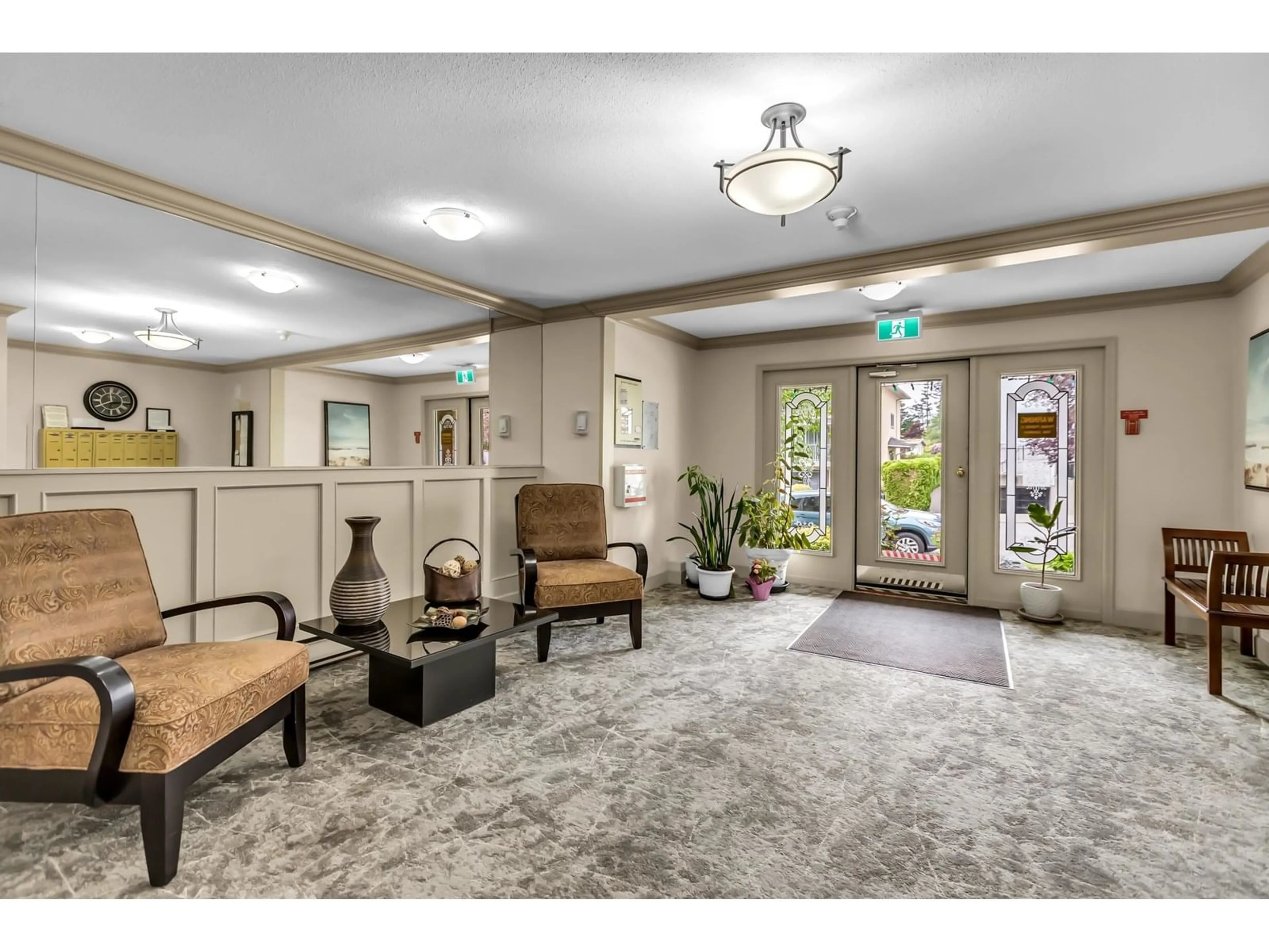 Lobby for 204 - 1458 BLACKWOOD, White Rock British Columbia V4B3V4