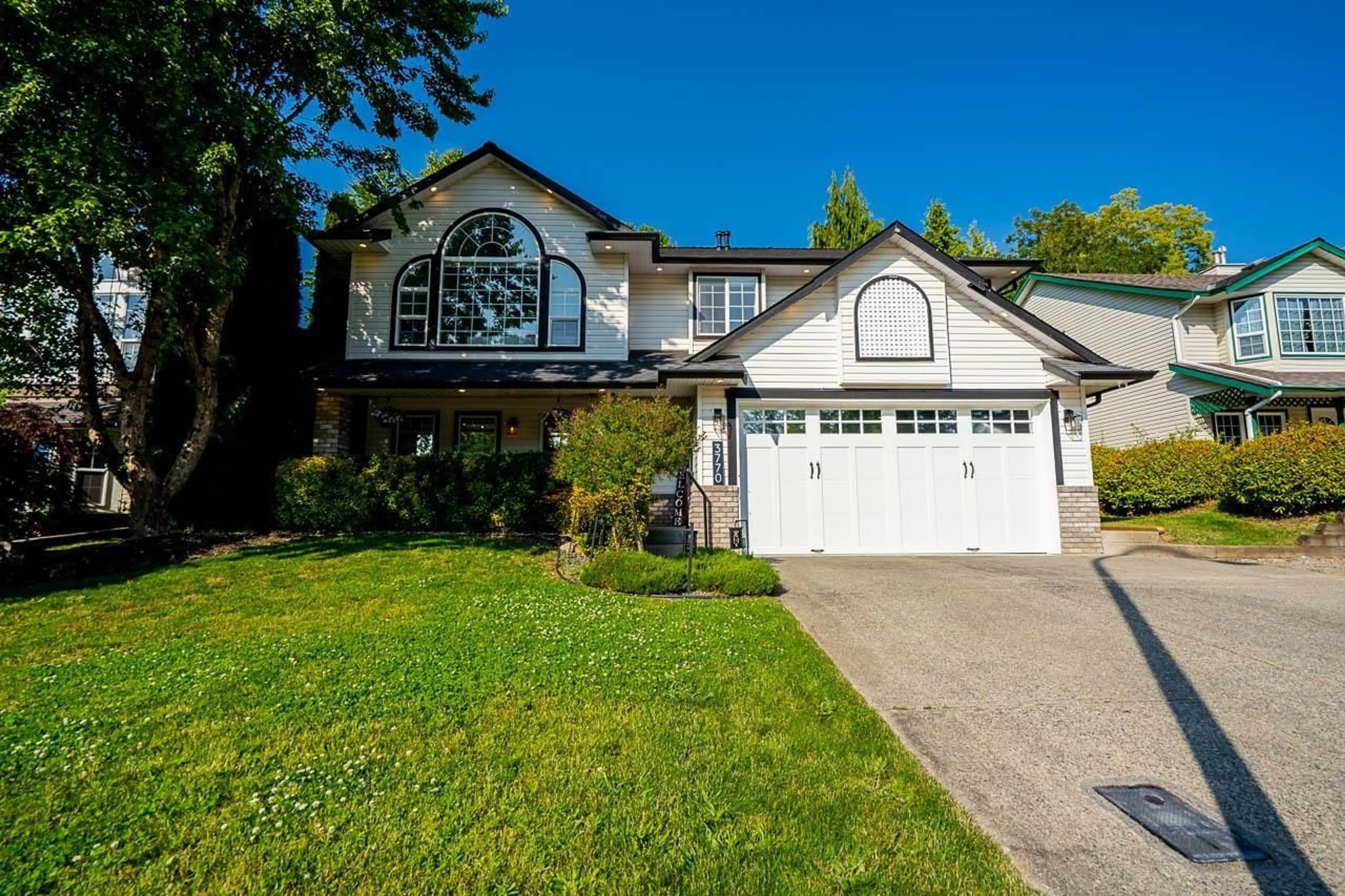 Home with vinyl exterior material, street for 3770 LATIMER, Abbotsford British Columbia V2S7K3
