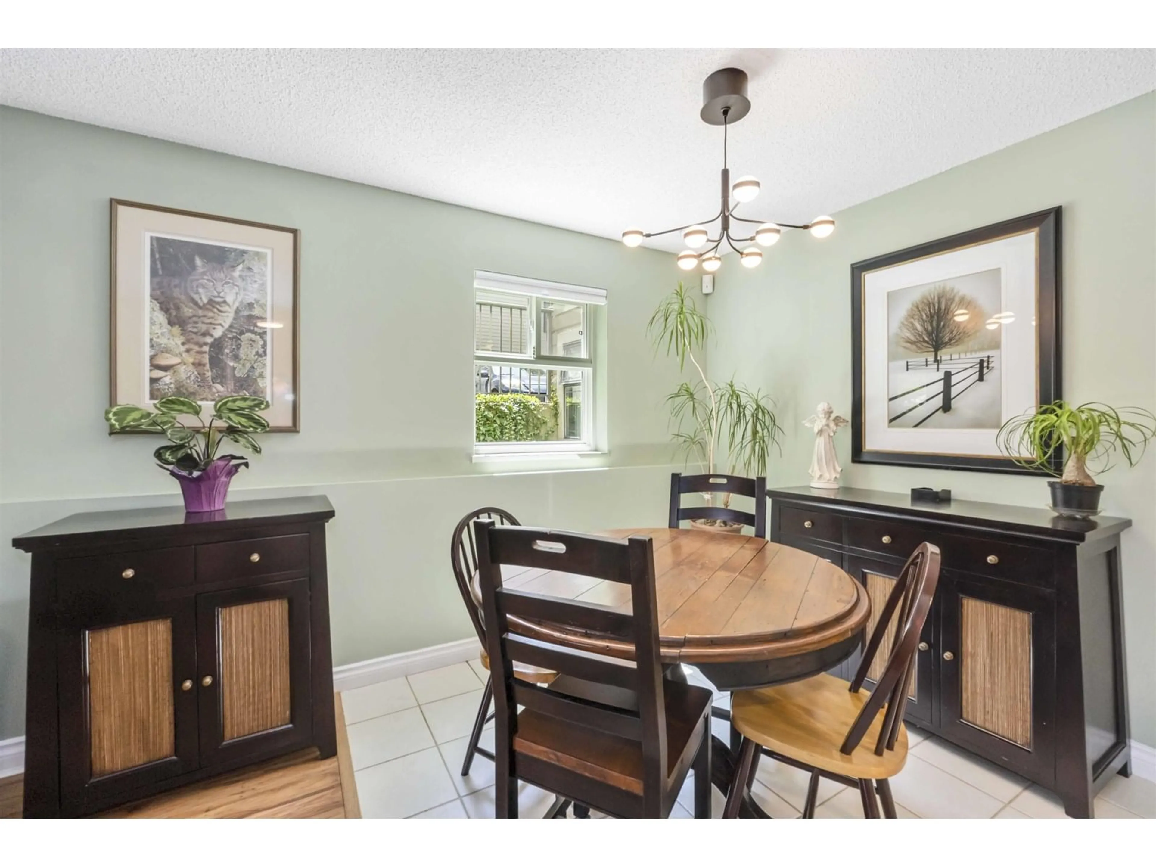 Dining room, wood/laminate floor for 104 - 10560 154TH, Surrey British Columbia V3R8A3