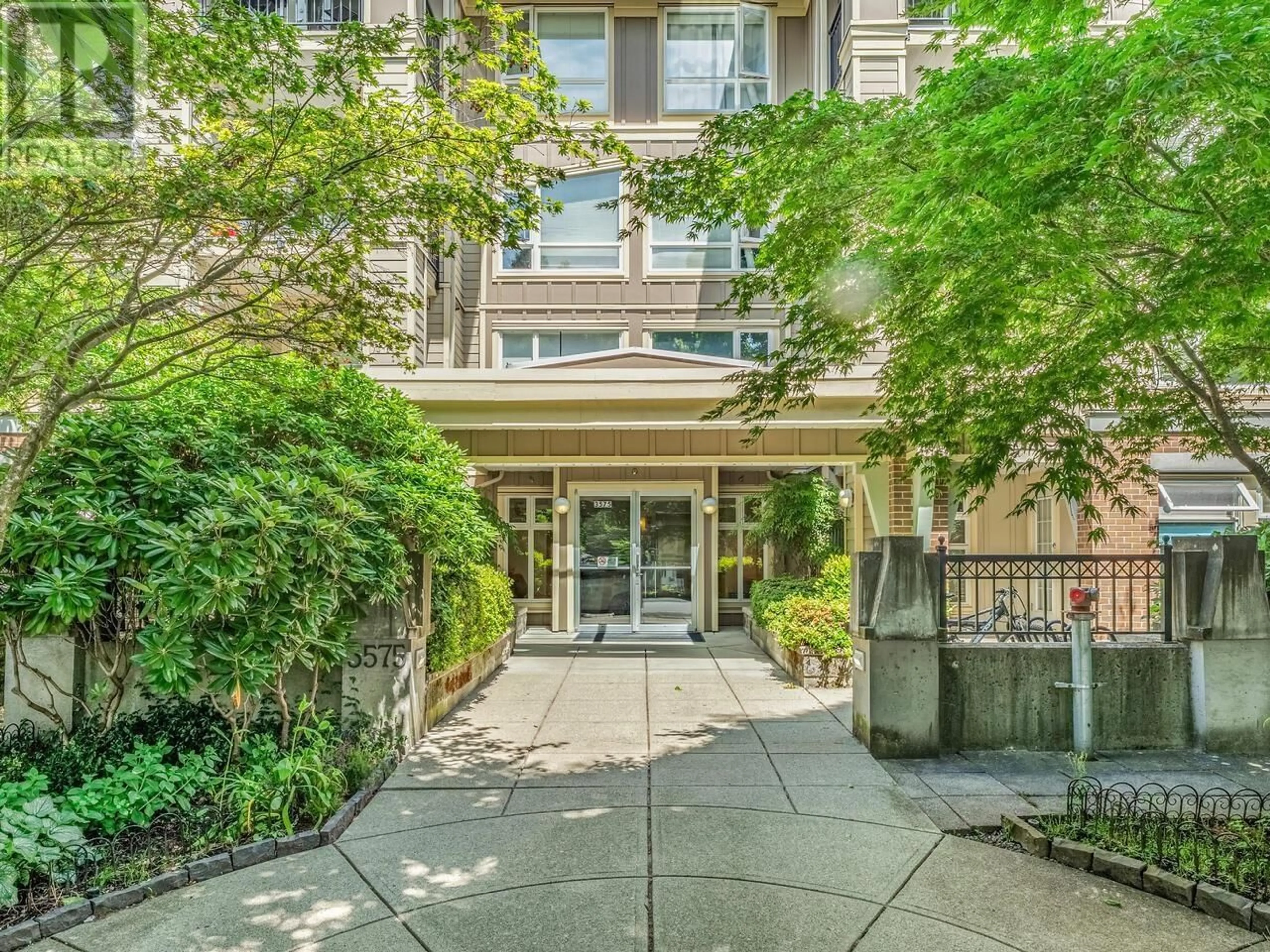 Indoor foyer for 107 - 3575 EUCLID AVENUE, Vancouver British Columbia V5R6H5