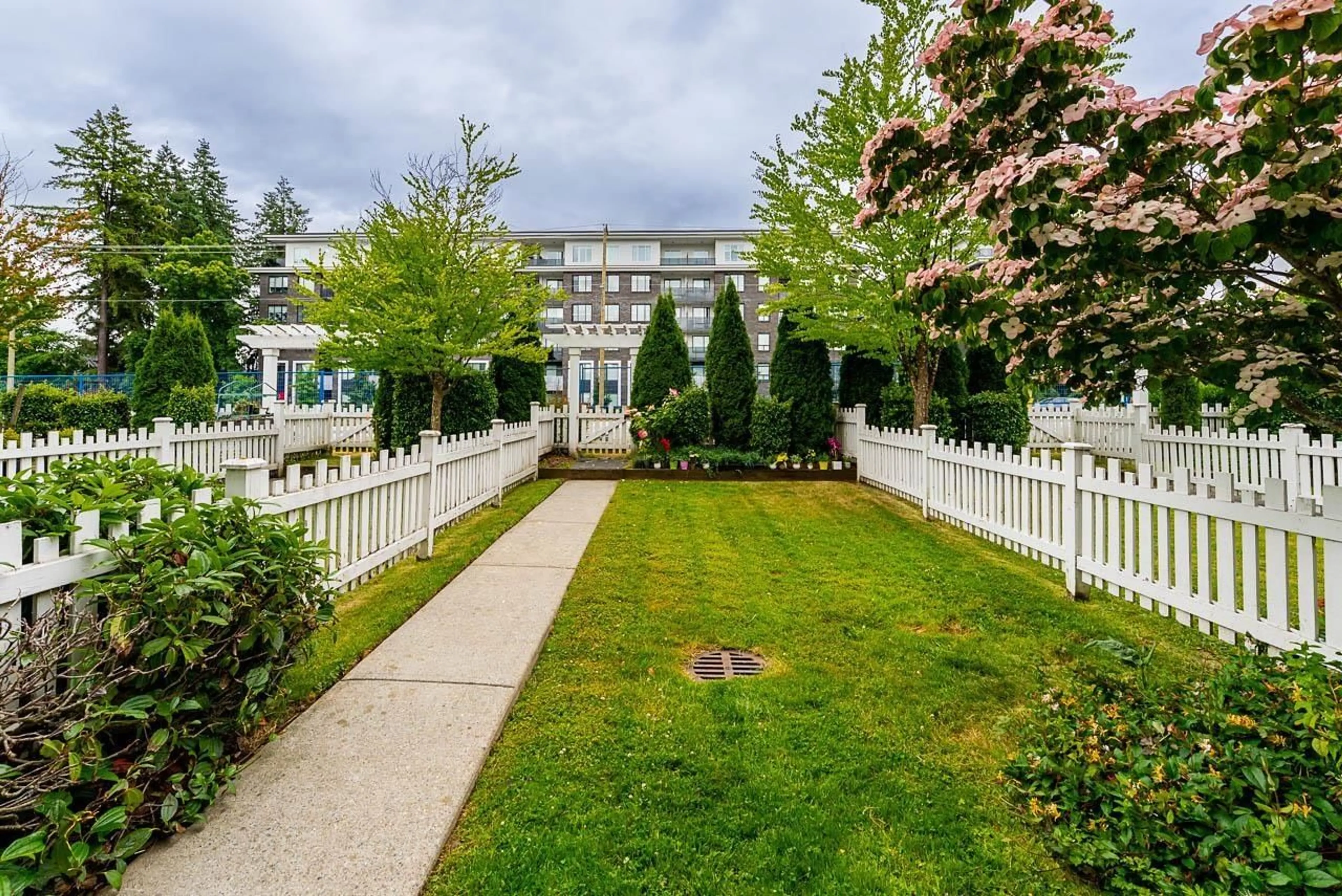 Patio, street for 64 - 8676 158, Surrey British Columbia V4N5W3