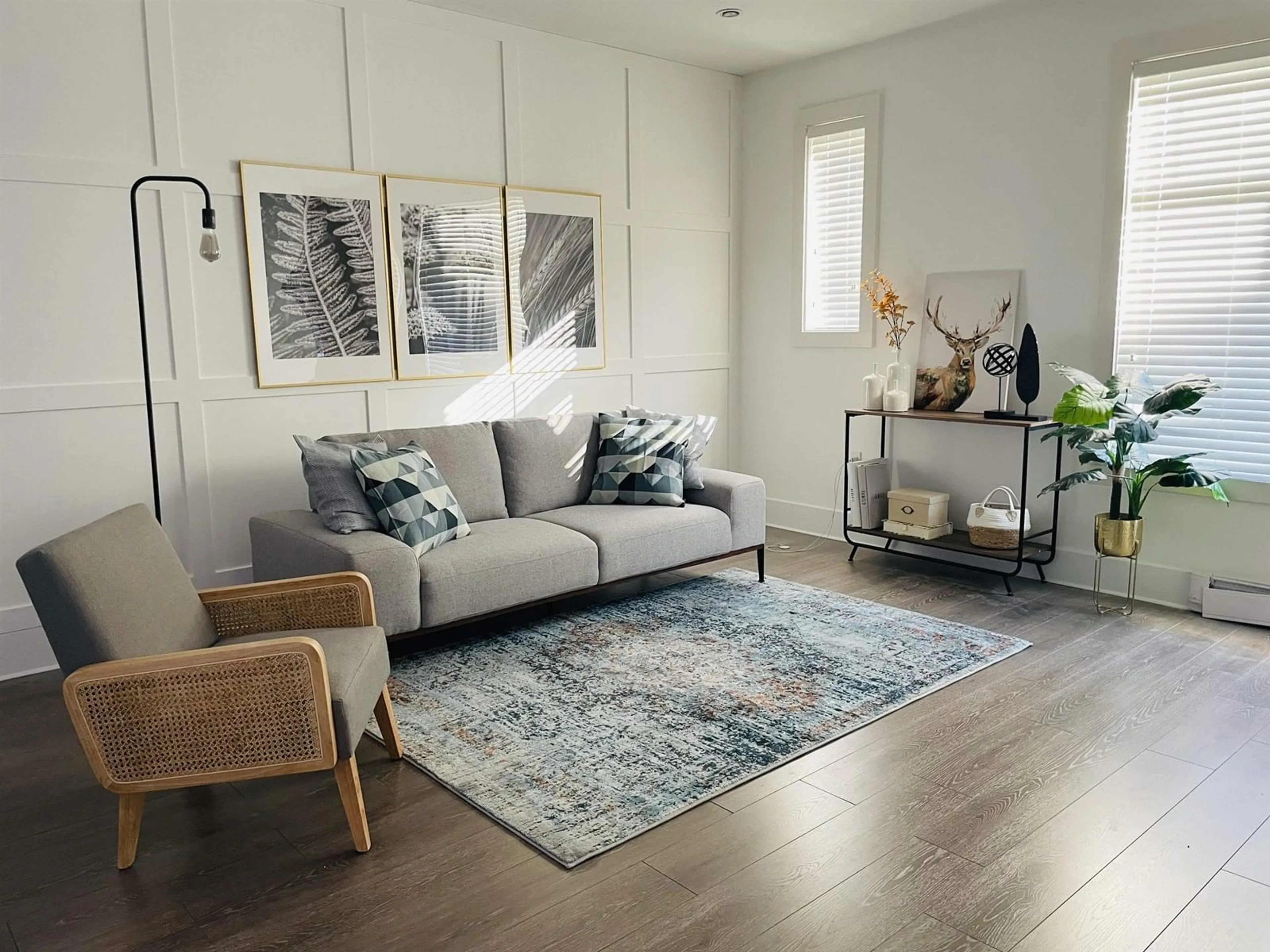 Living room with furniture, wood/laminate floor for 18 - 7665 209, Langley British Columbia V2Y0V2