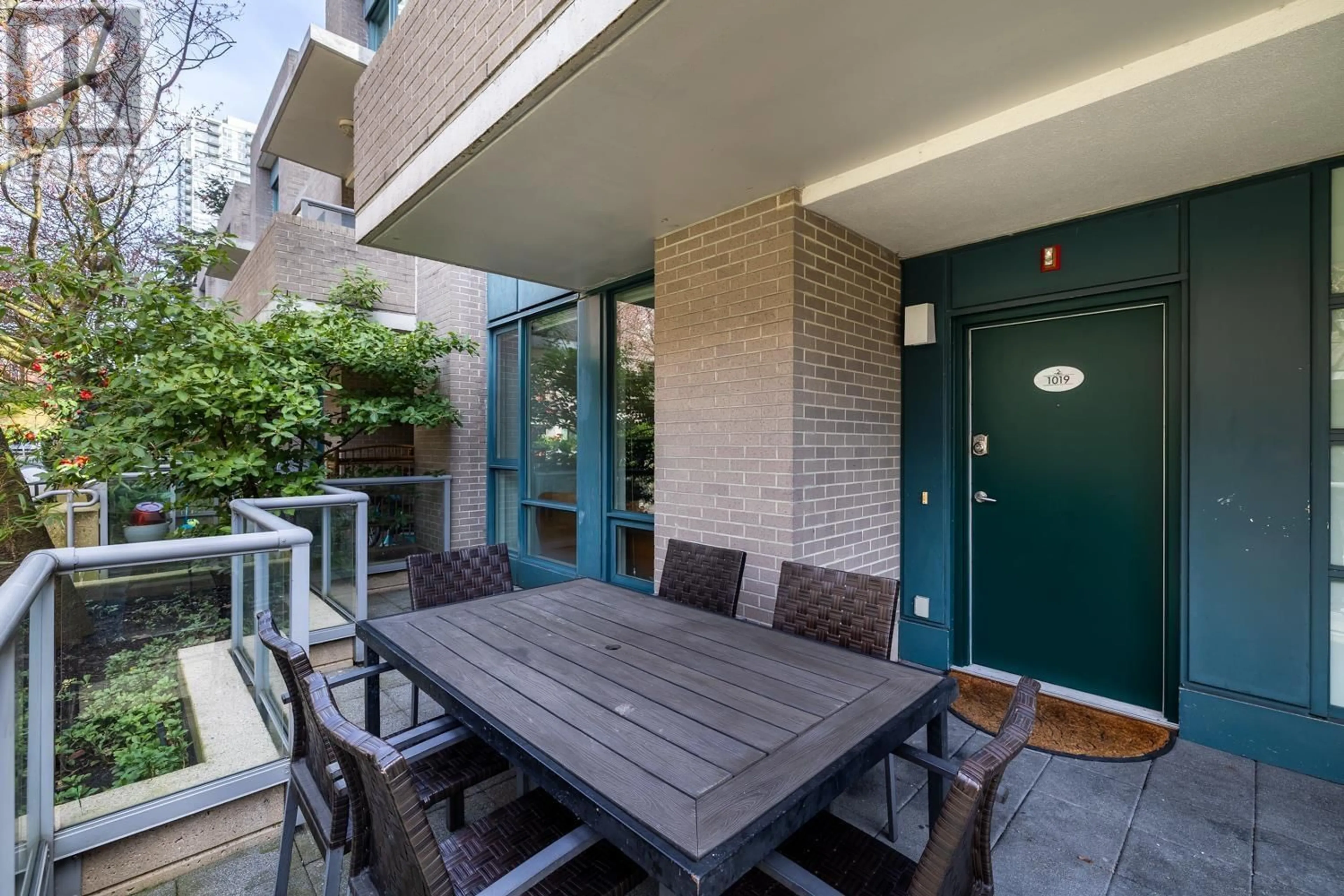 Patio, street for 1019 EXPO BOULEVARD, Vancouver British Columbia V6Z2W1